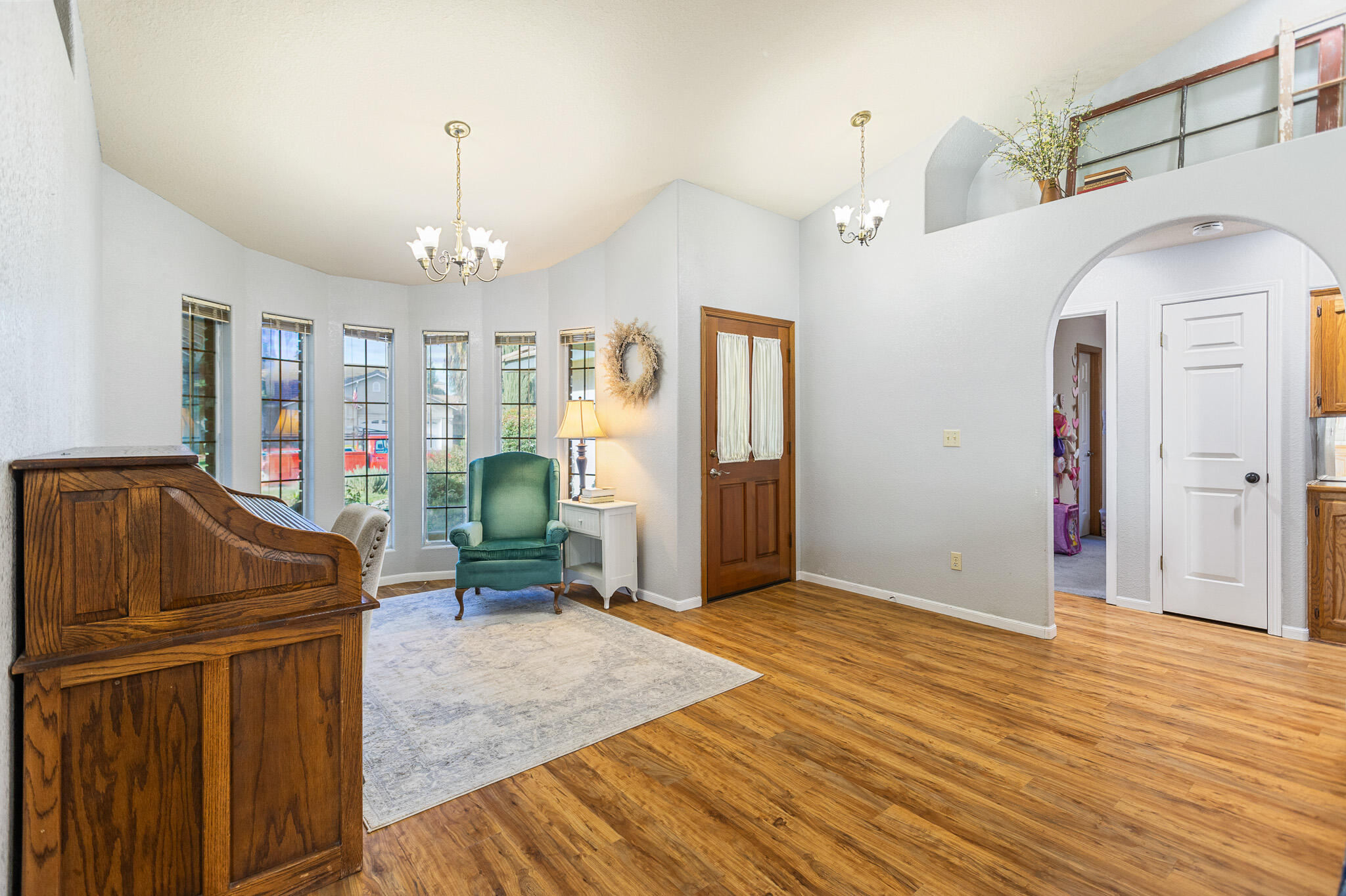 1128 N Noyes Ct, Visalia, CA 93291