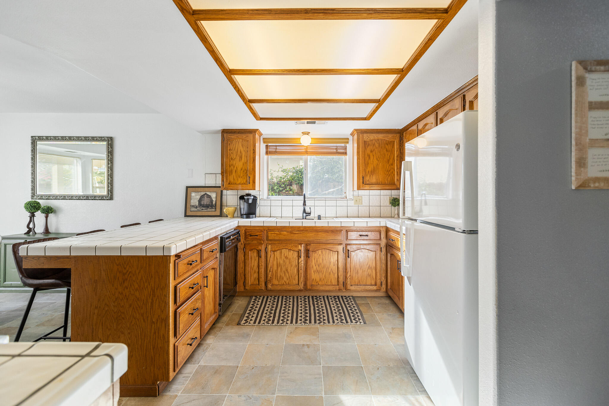 1128 N Noyes Ct, Visalia, CA 93291