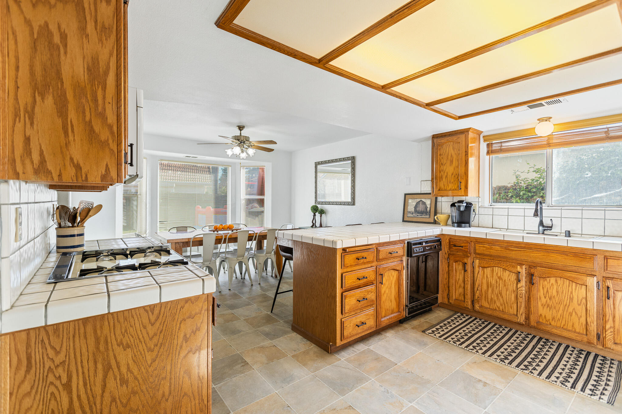 1128 N Noyes Ct, Visalia, CA 93291