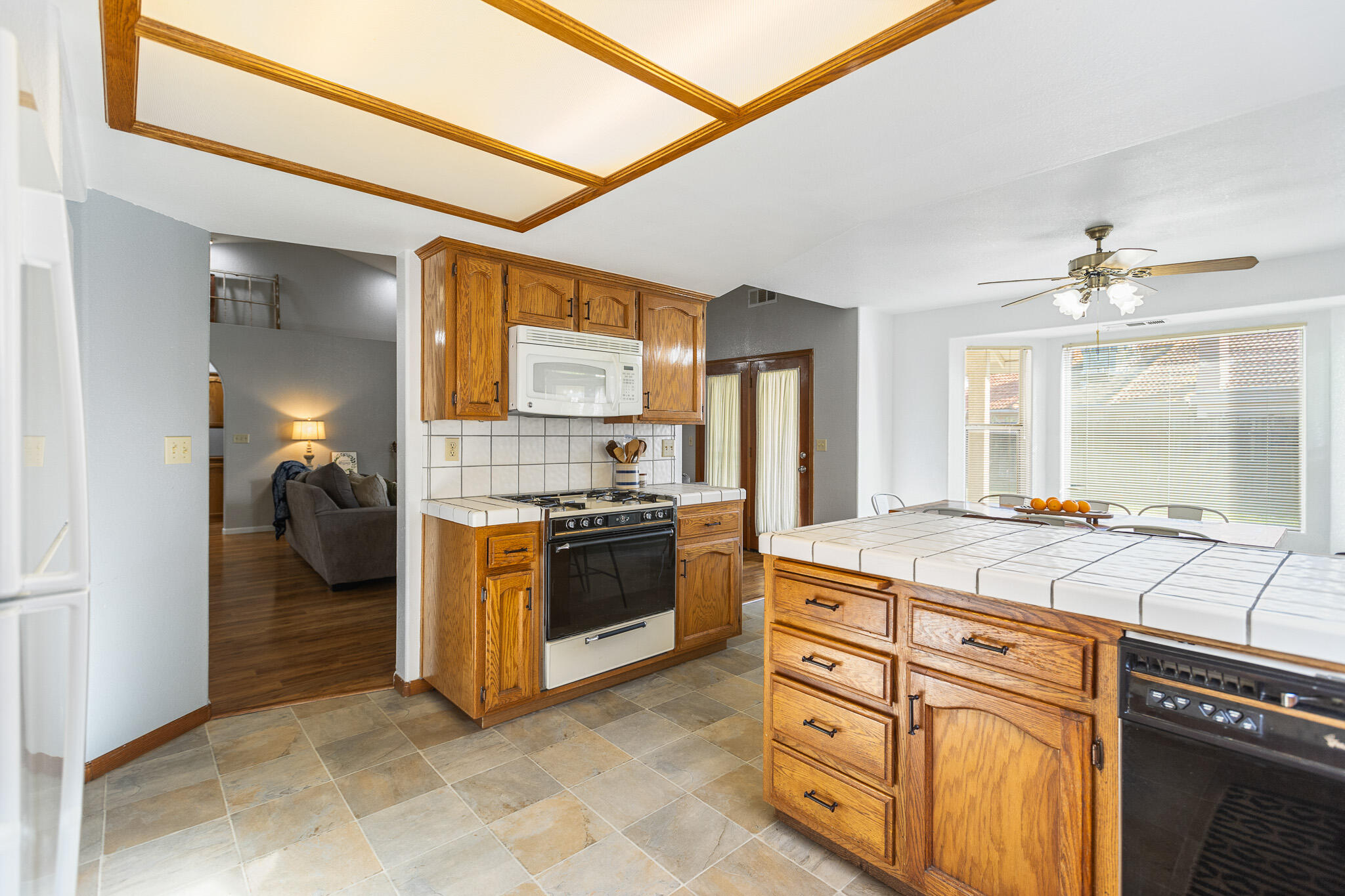 1128 N Noyes Ct, Visalia, CA 93291