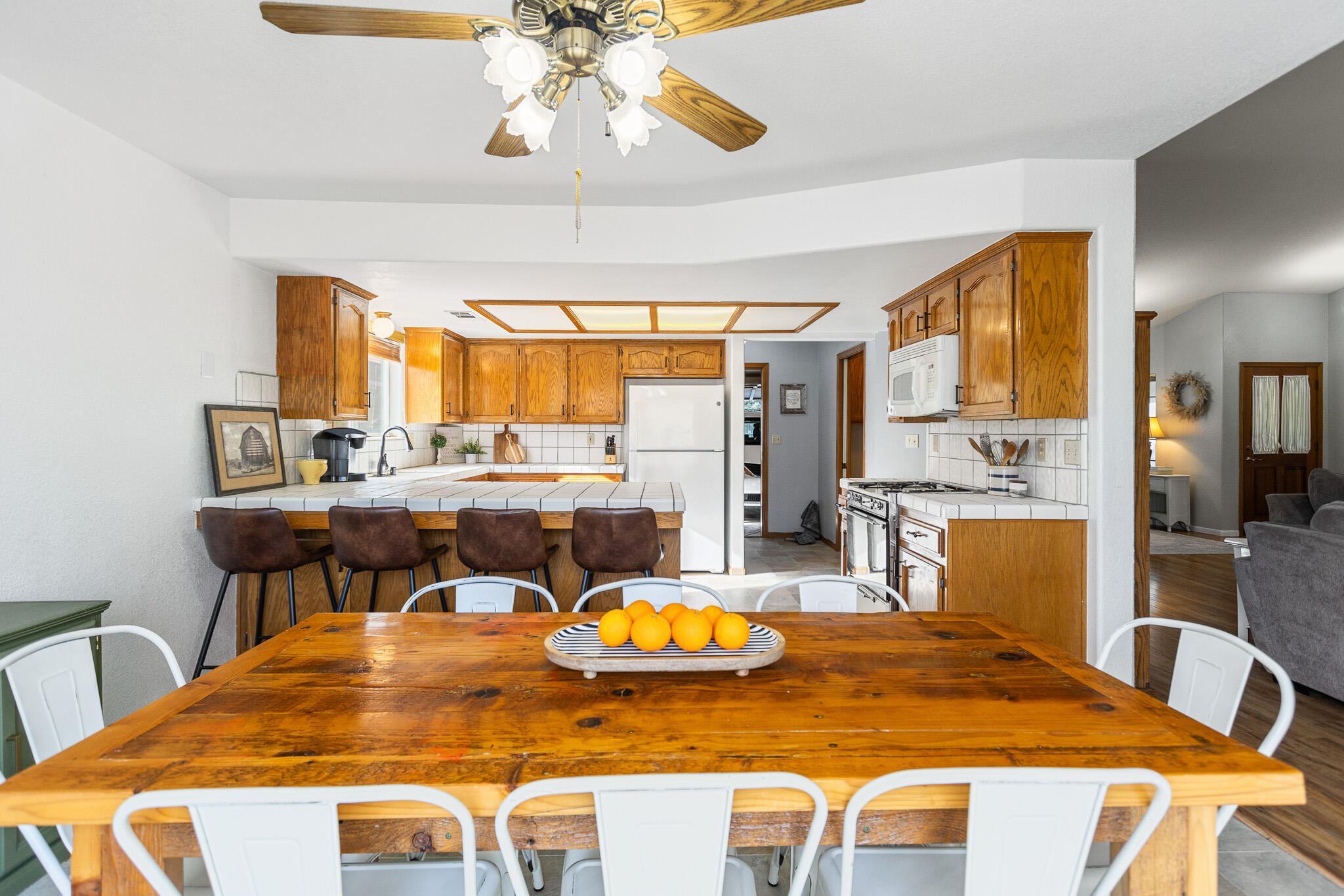 1128 N Noyes Ct, Visalia, CA 93291