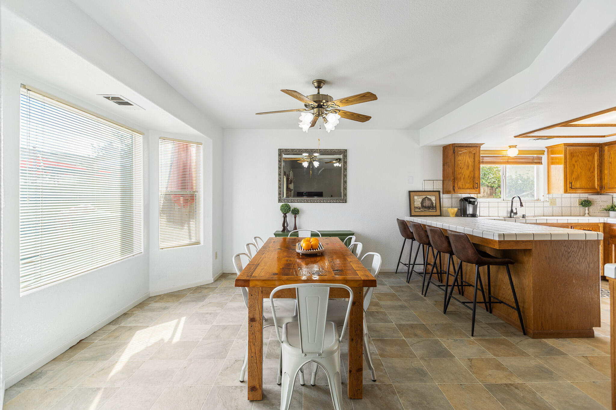 1128 N Noyes Ct, Visalia, CA 93291