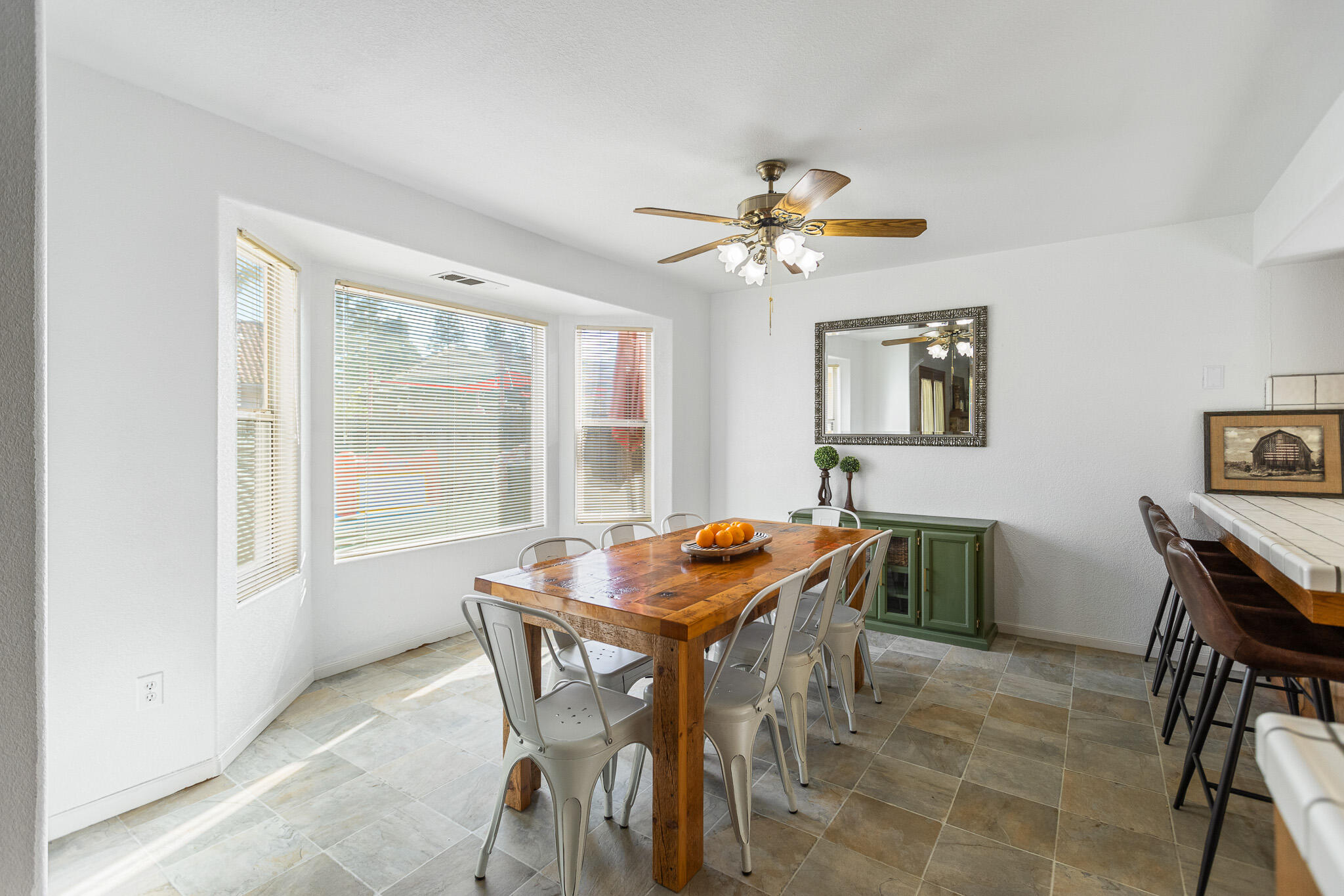 1128 N Noyes Ct, Visalia, CA 93291