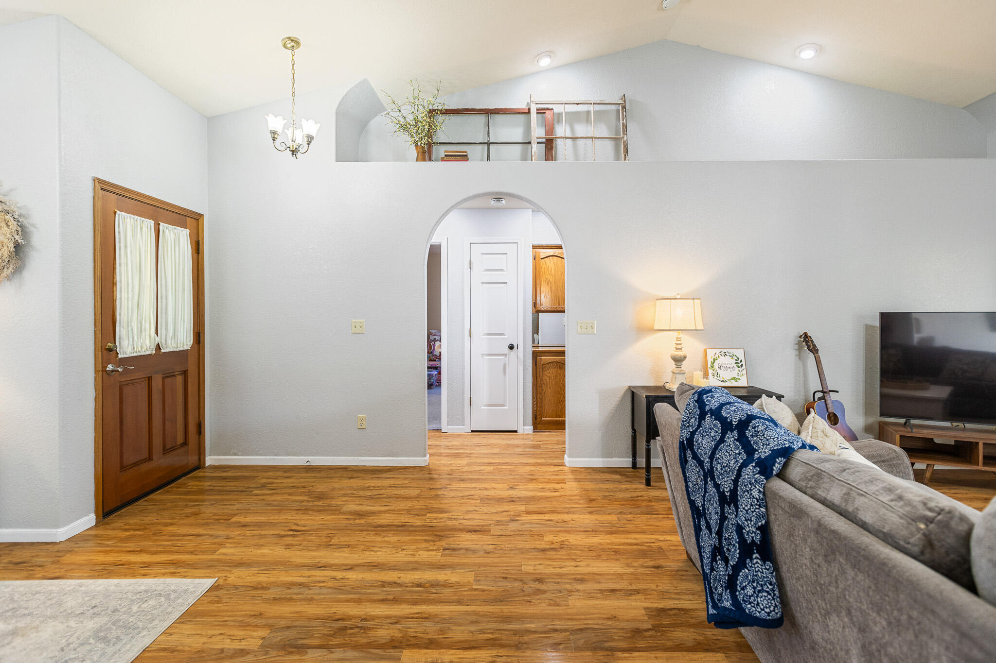 1128 N Noyes Ct, Visalia, CA 93291