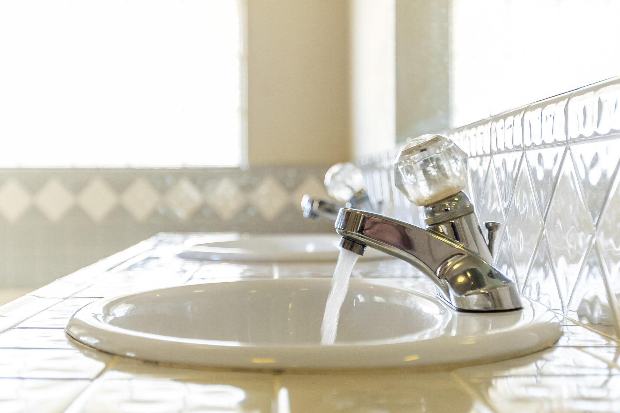 1128 N Noyes Ct, Visalia, CA 93291