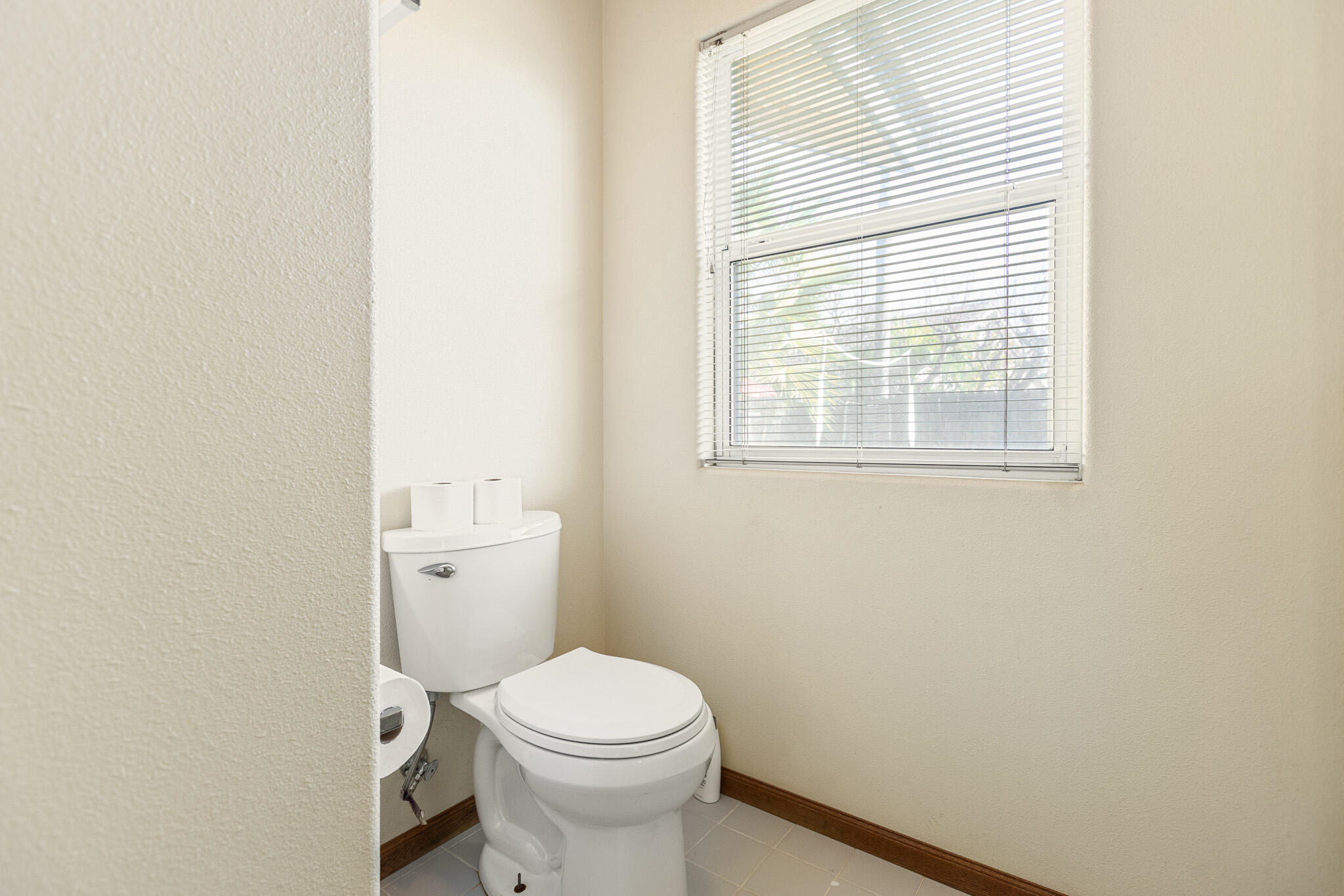 1128 N Noyes Ct, Visalia, CA 93291