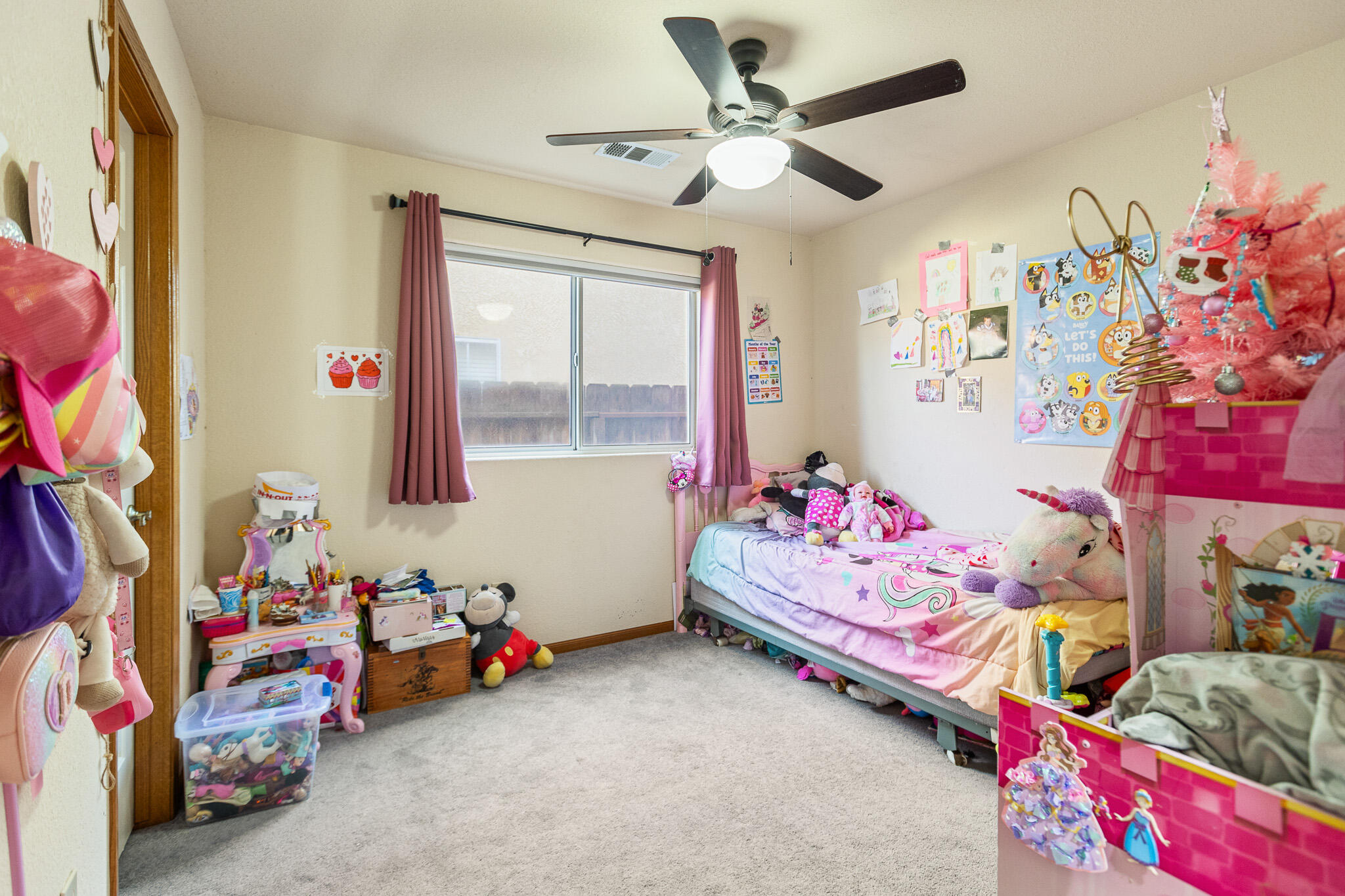 1128 N Noyes Ct, Visalia, CA 93291