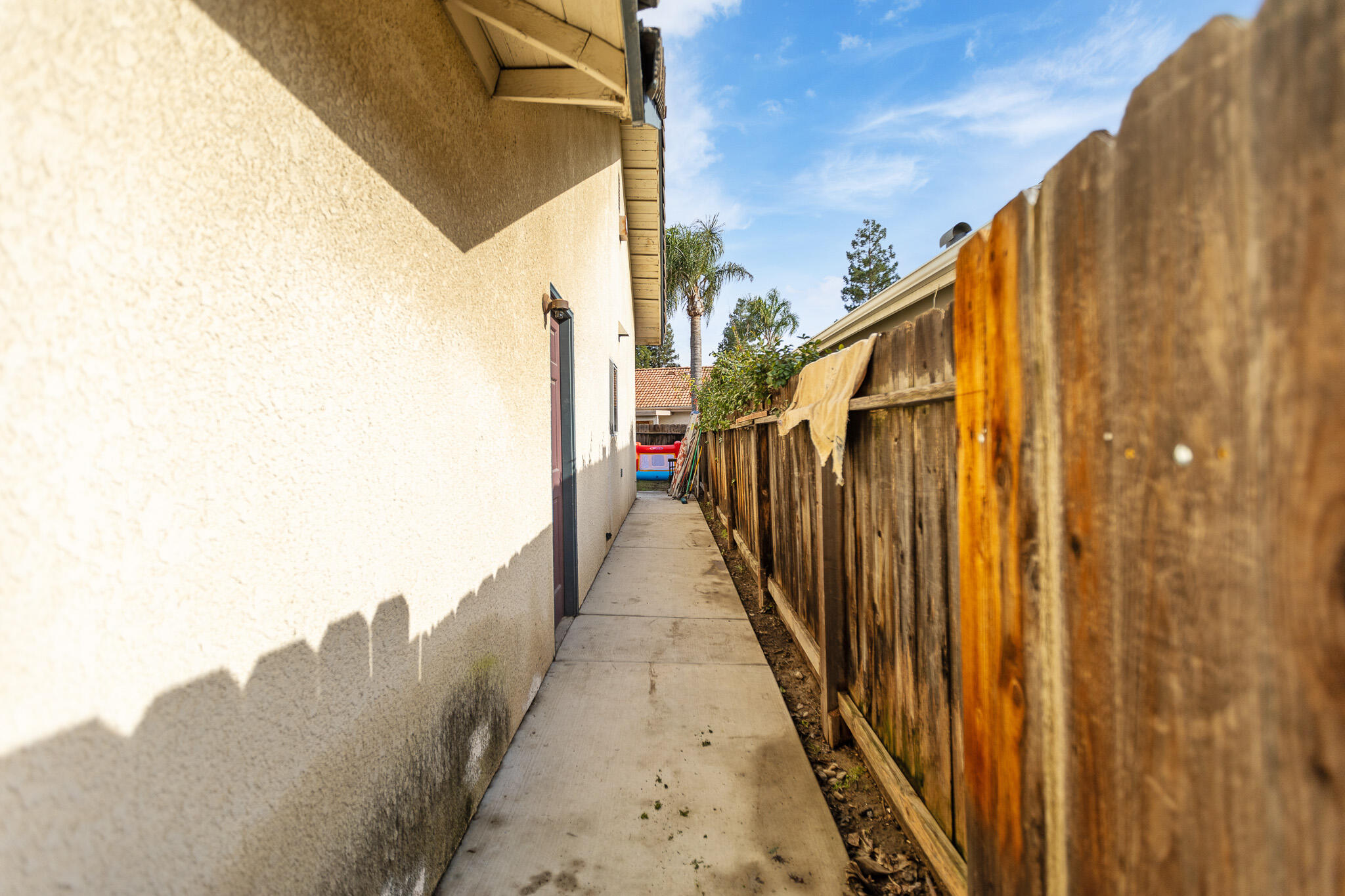 1128 N Noyes Ct, Visalia, CA 93291