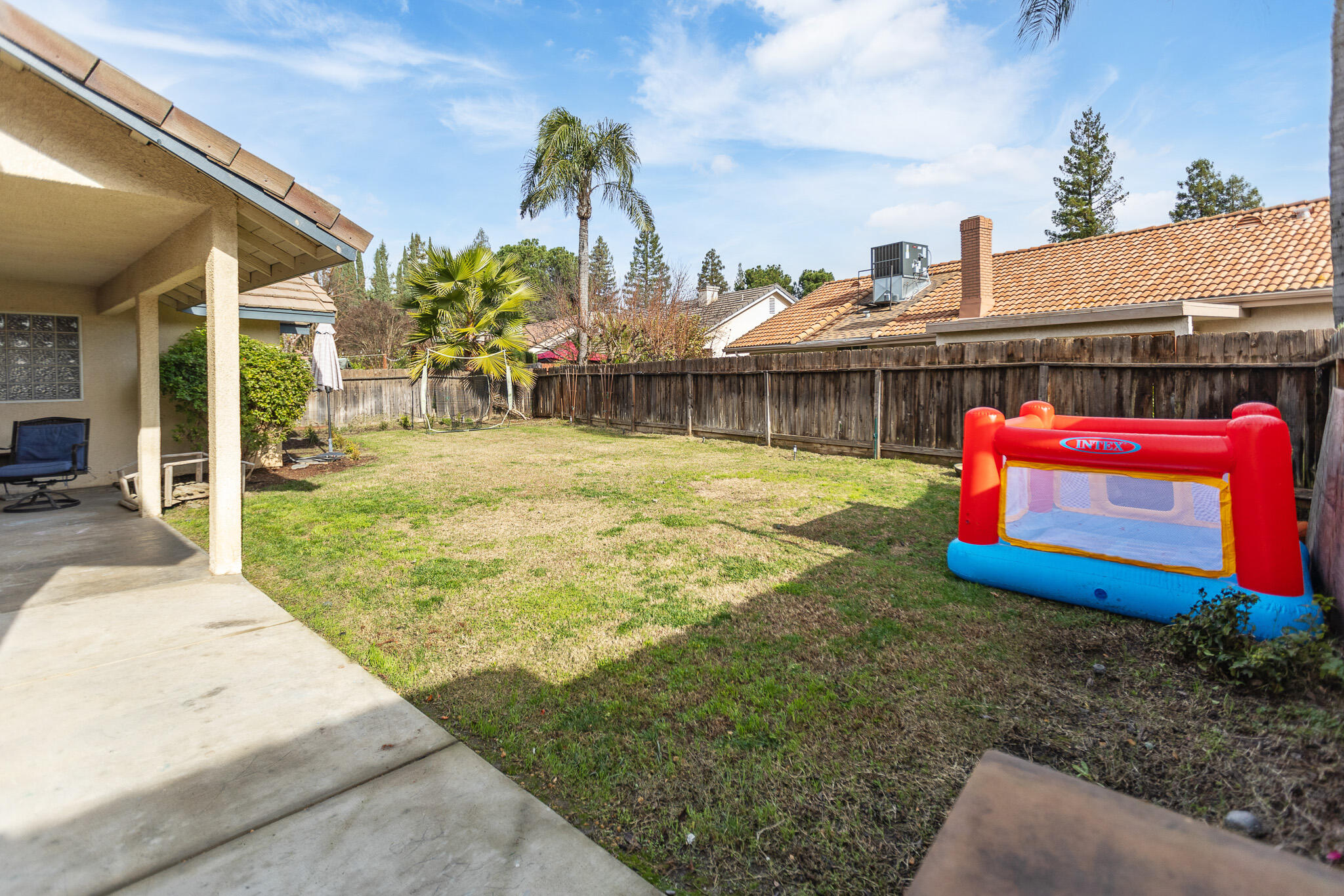 1128 N Noyes Ct, Visalia, CA 93291