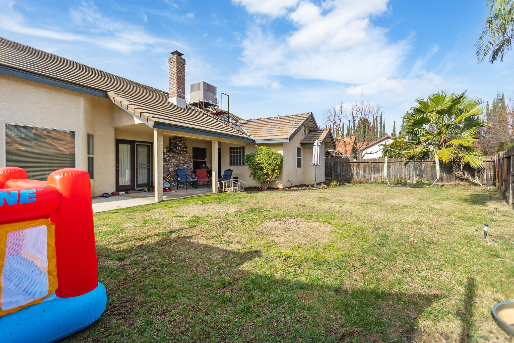 1128 N Noyes Ct, Visalia, CA 93291