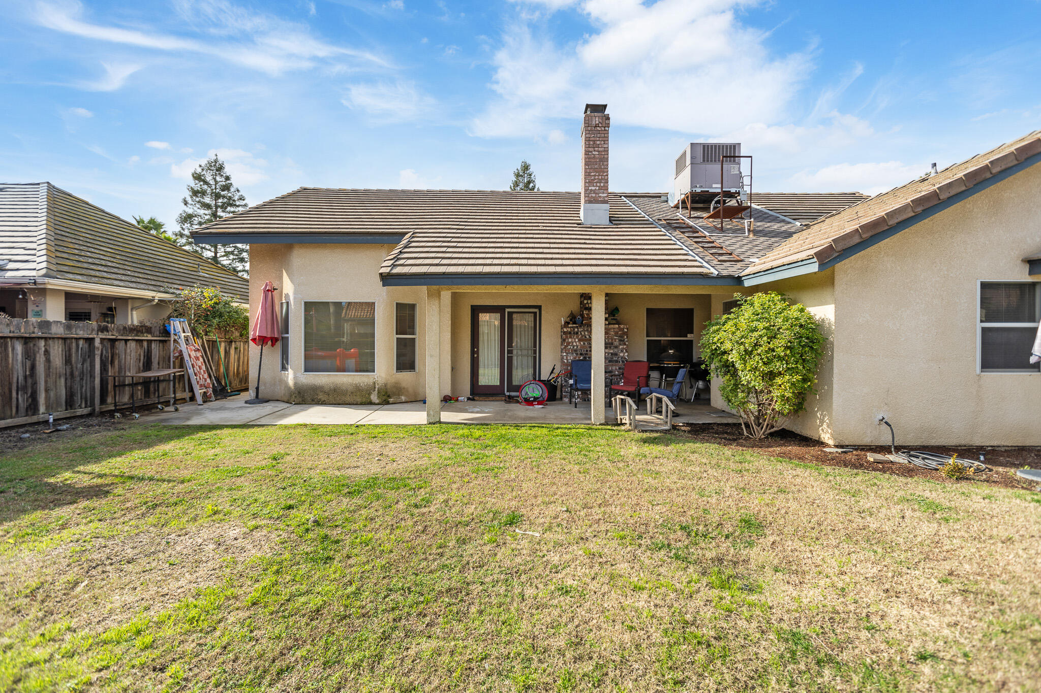 1128 N Noyes Ct, Visalia, CA 93291