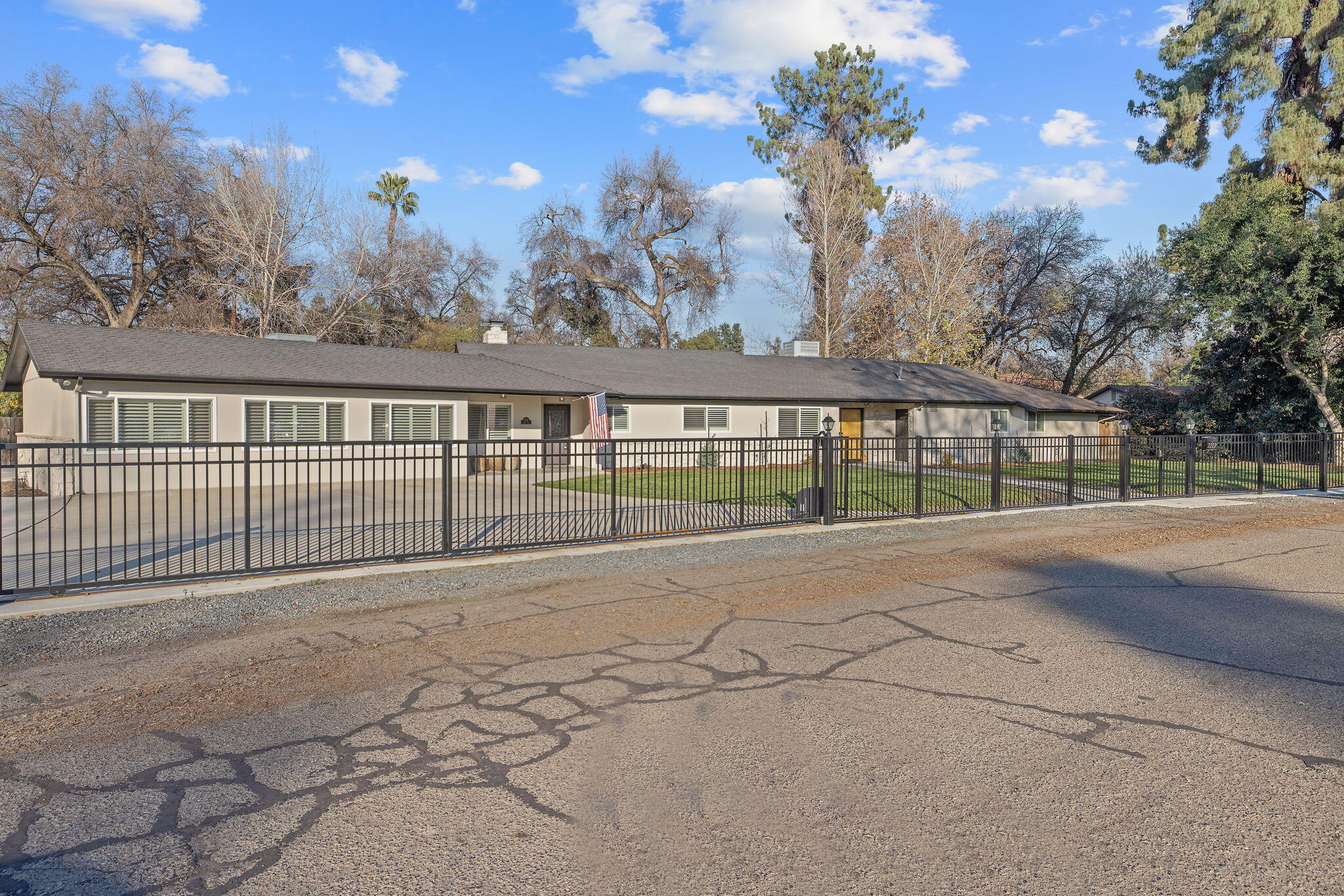 2212 W Sunset Dr, Visalia, CA 93291