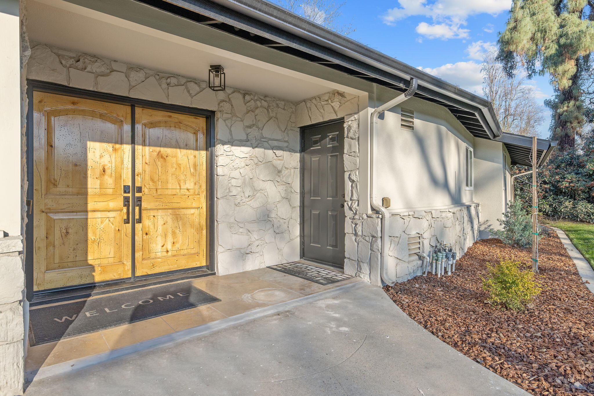 2212 W Sunset Dr, Visalia, CA 93291