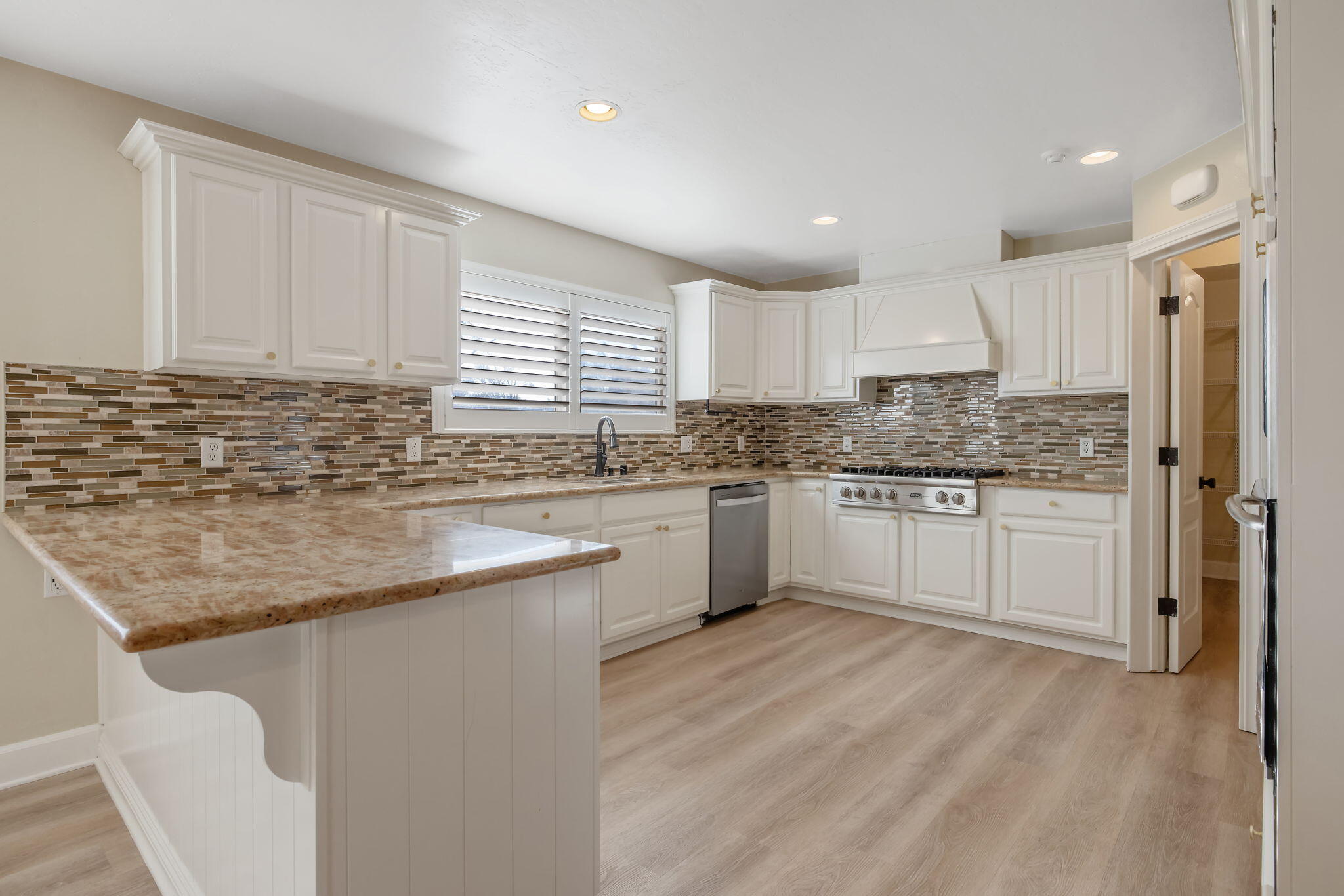 2212 W Sunset Dr, Visalia, CA 93291