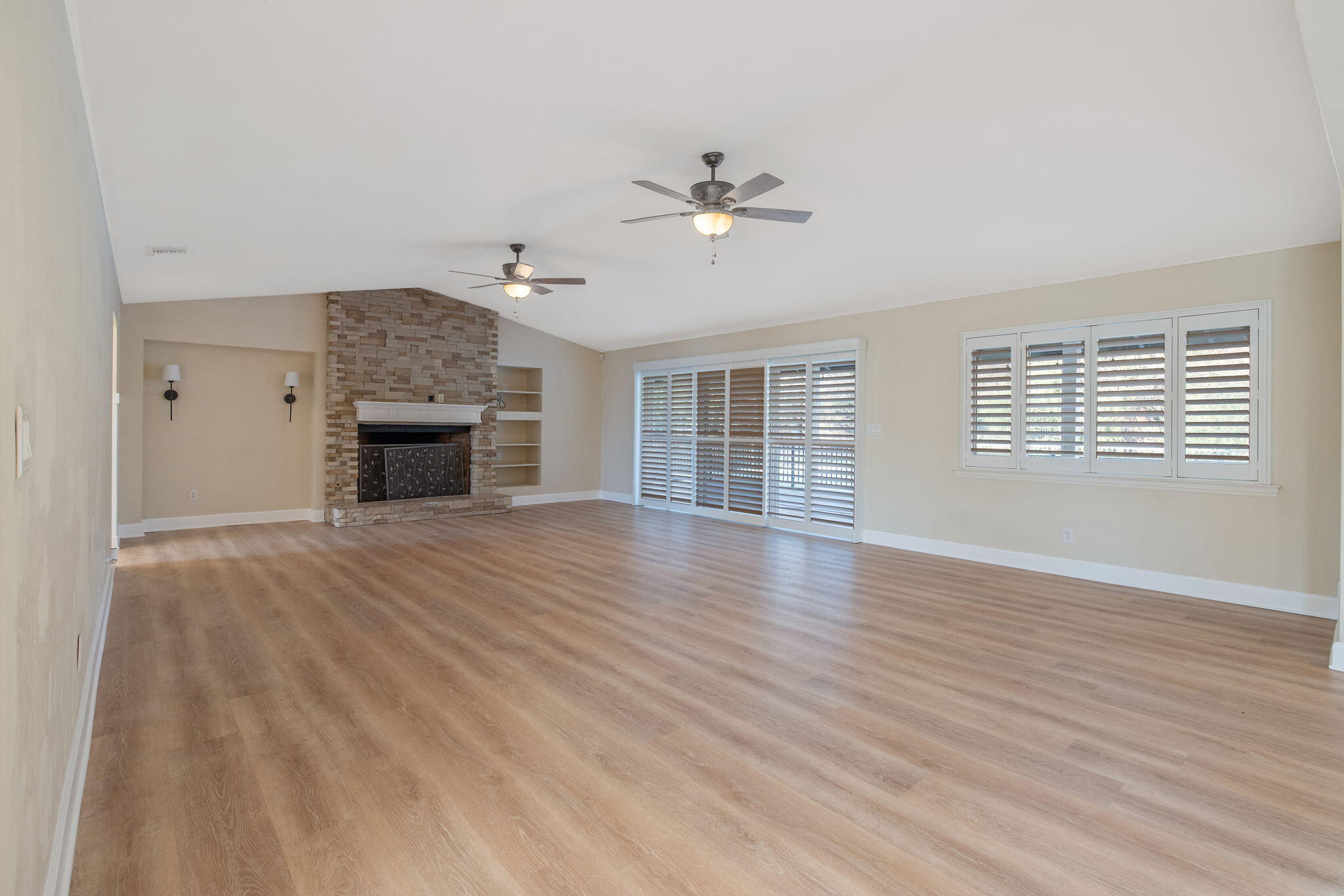 2212 W Sunset Dr, Visalia, CA 93291