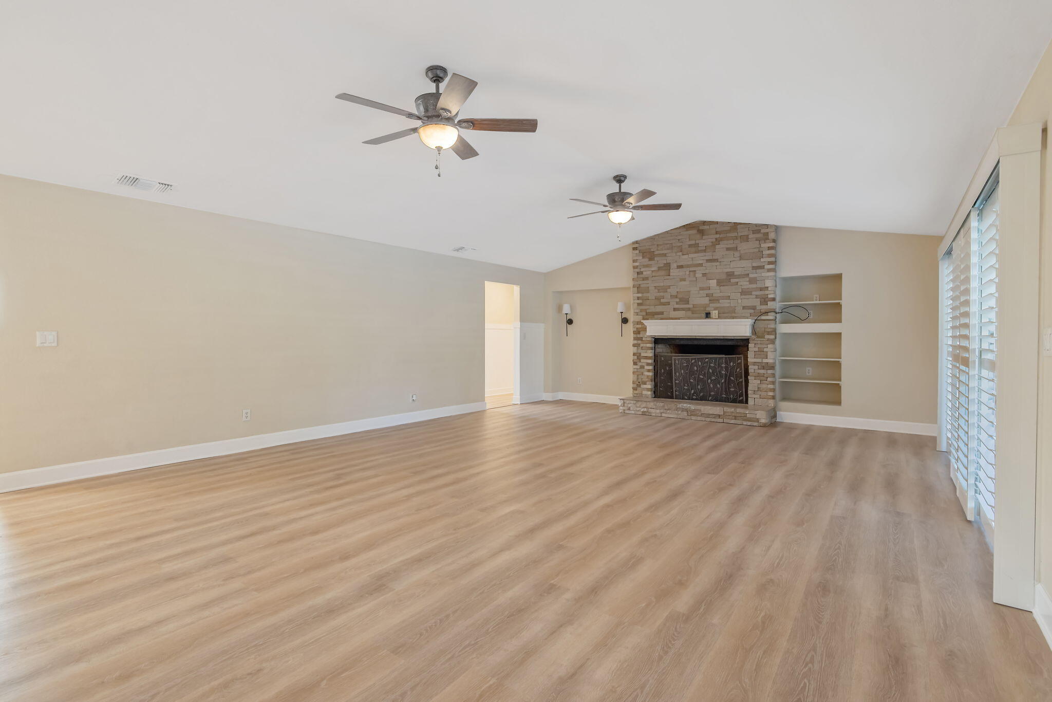 2212 W Sunset Dr, Visalia, CA 93291