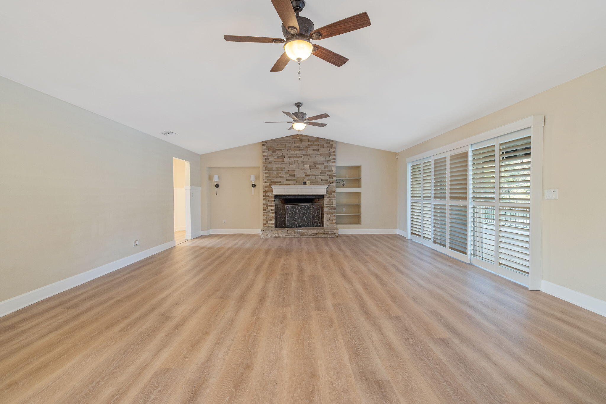 2212 W Sunset Dr, Visalia, CA 93291