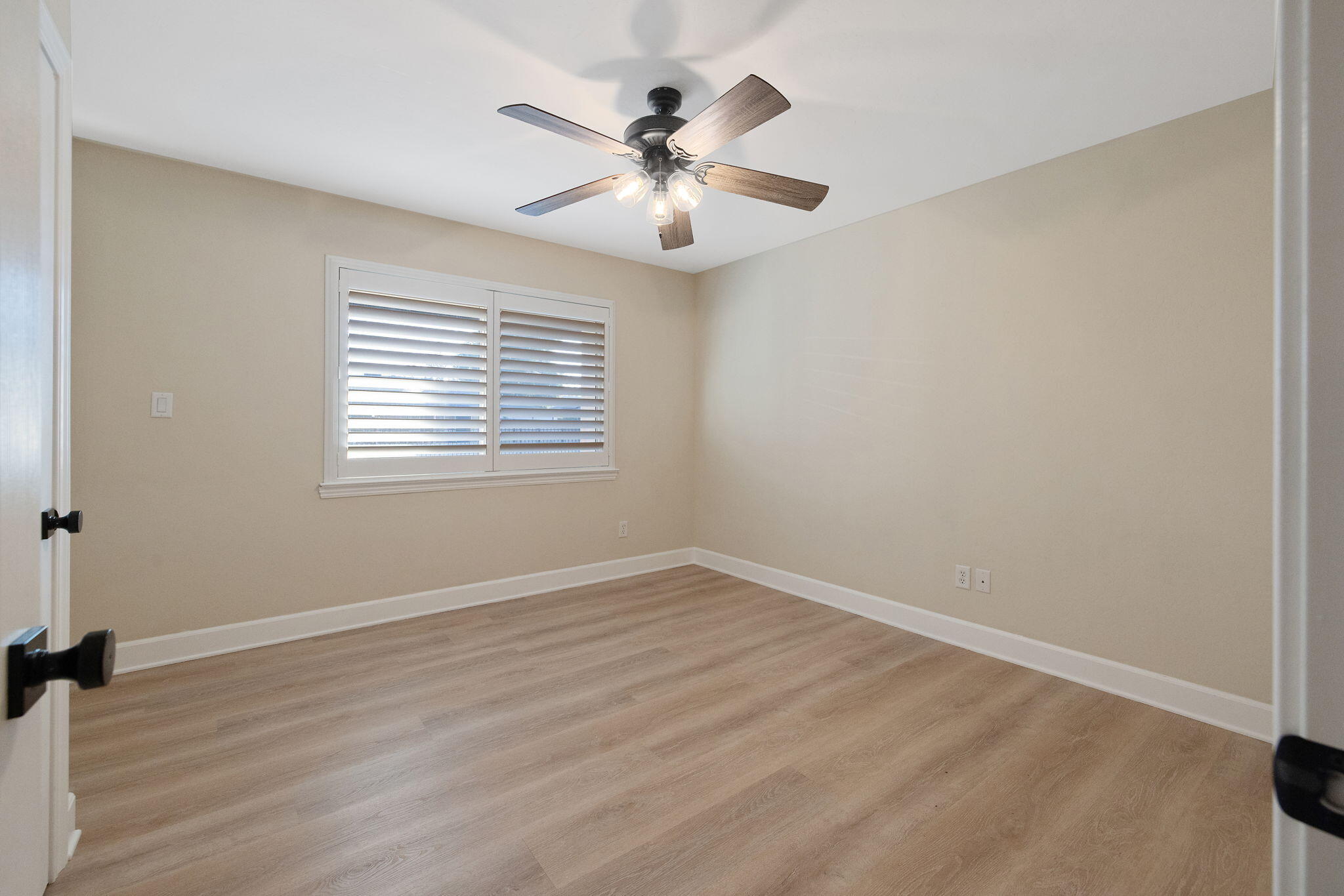 2212 W Sunset Dr, Visalia, CA 93291