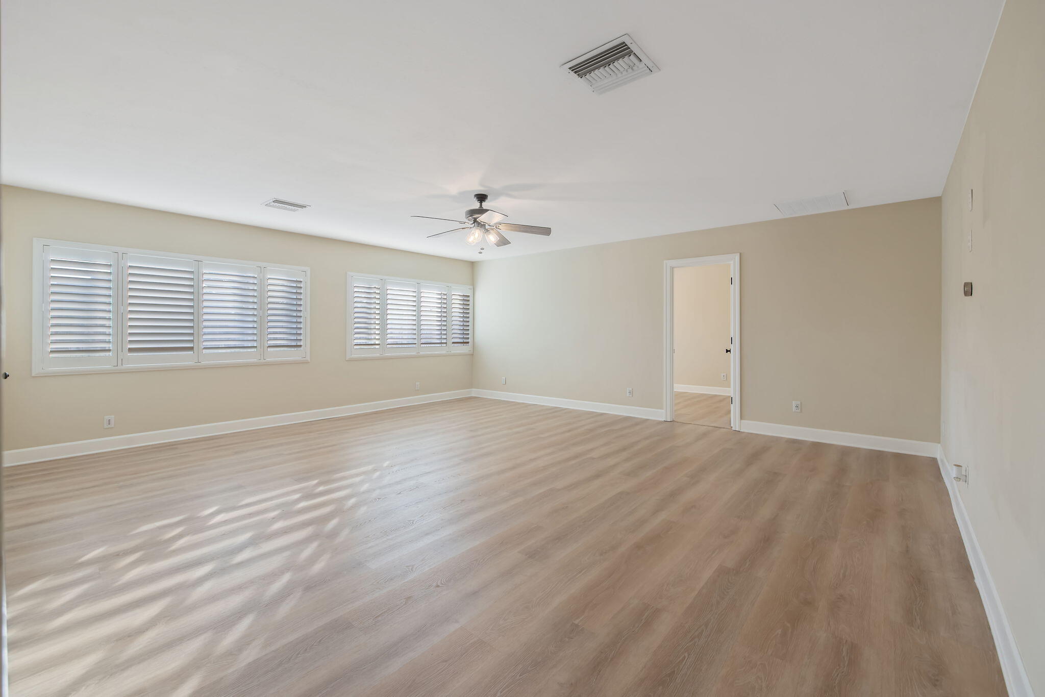 2212 W Sunset Dr, Visalia, CA 93291