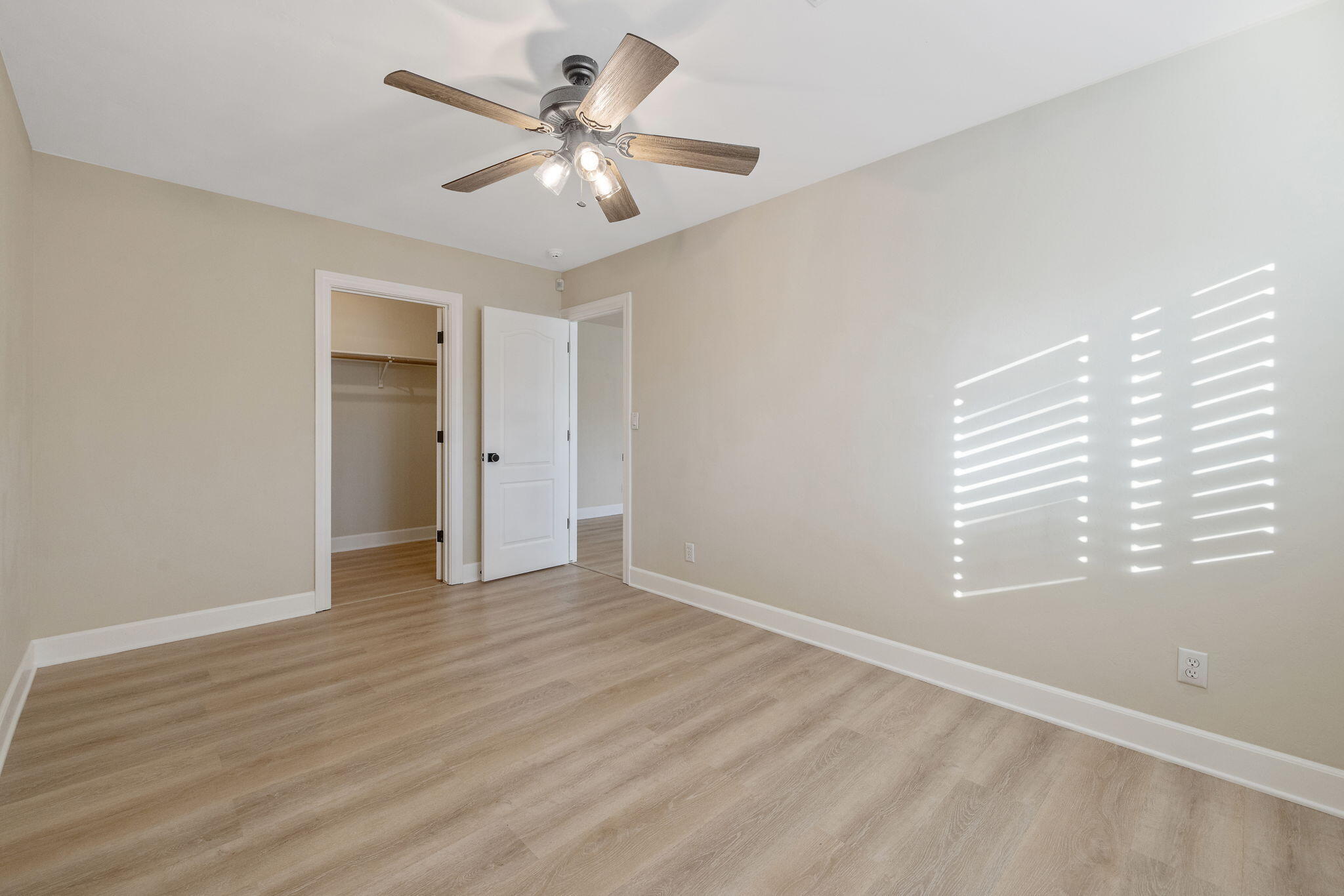 2212 W Sunset Dr, Visalia, CA 93291