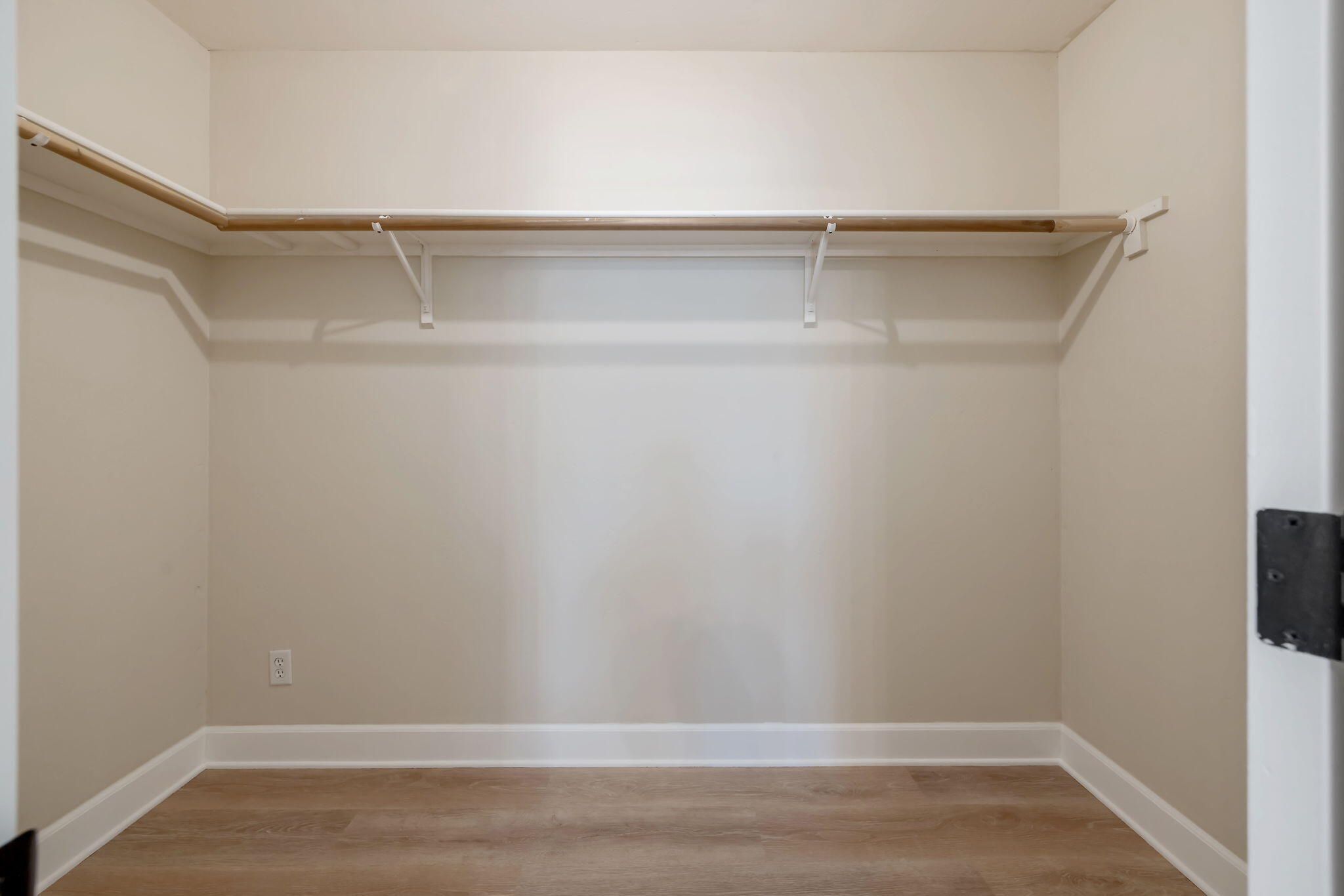 2212 W Sunset Dr, Visalia, CA 93291