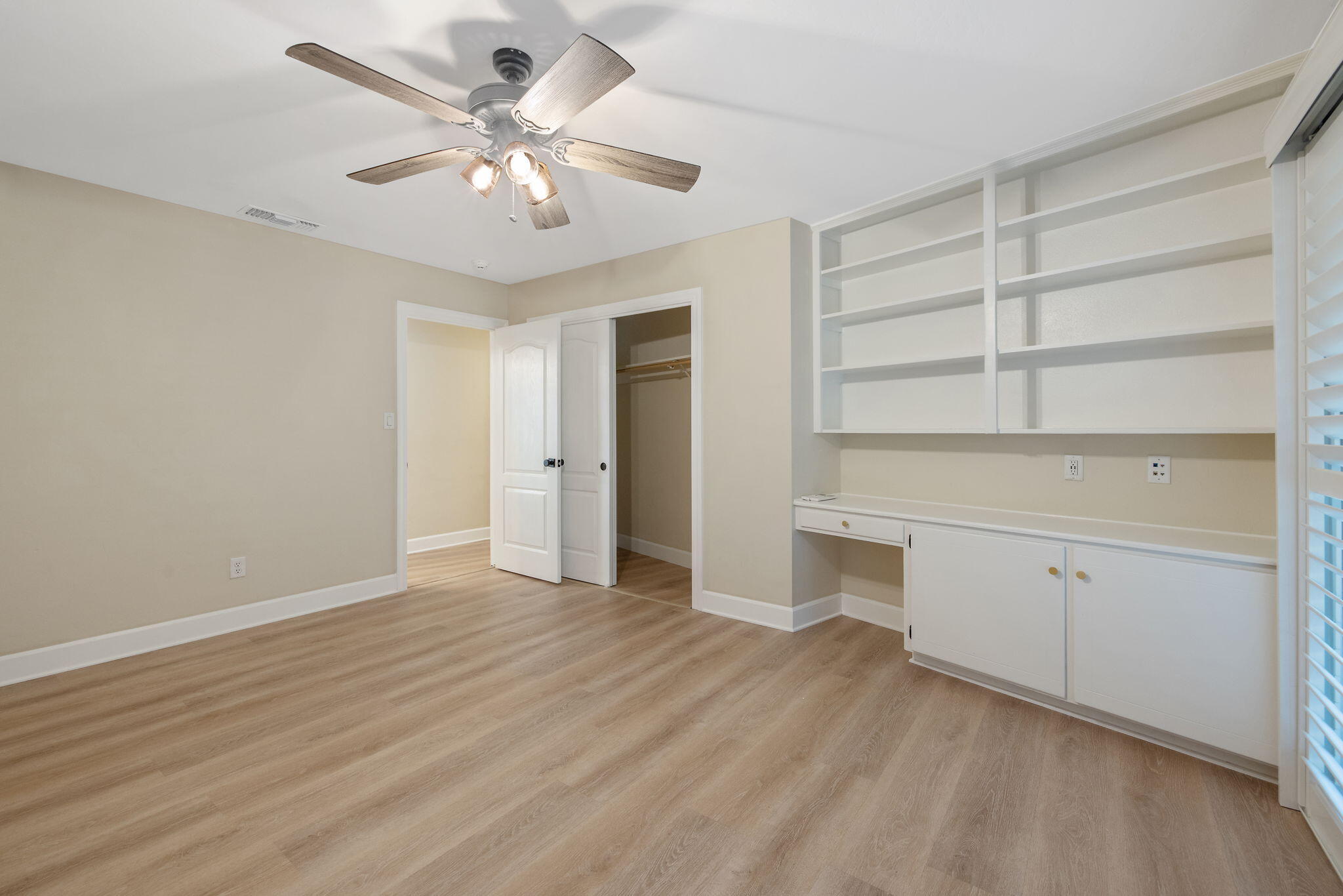 2212 W Sunset Dr, Visalia, CA 93291