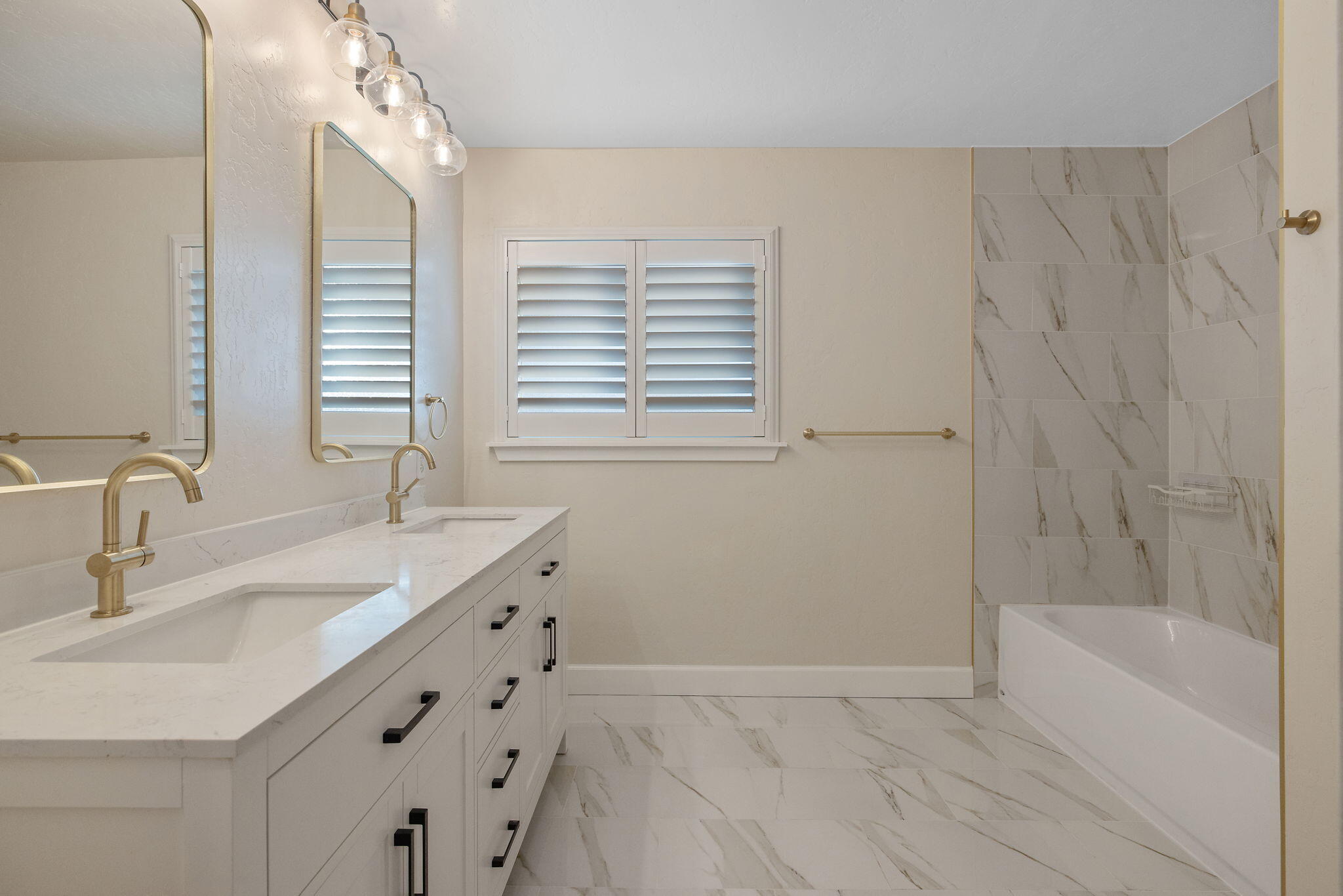 2212 W Sunset Dr, Visalia, CA 93291