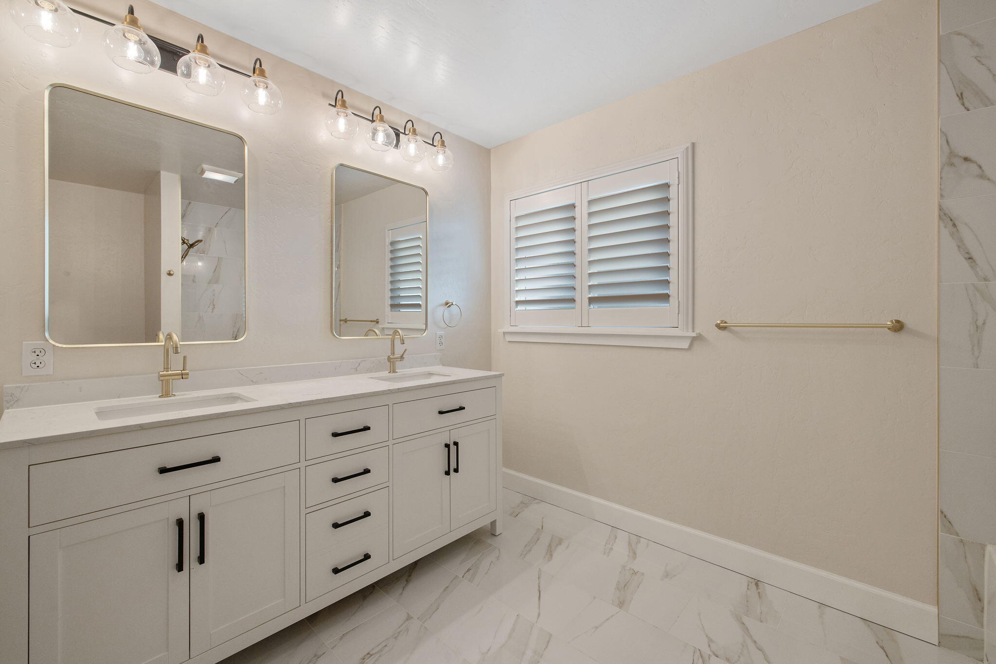 2212 W Sunset Dr, Visalia, CA 93291