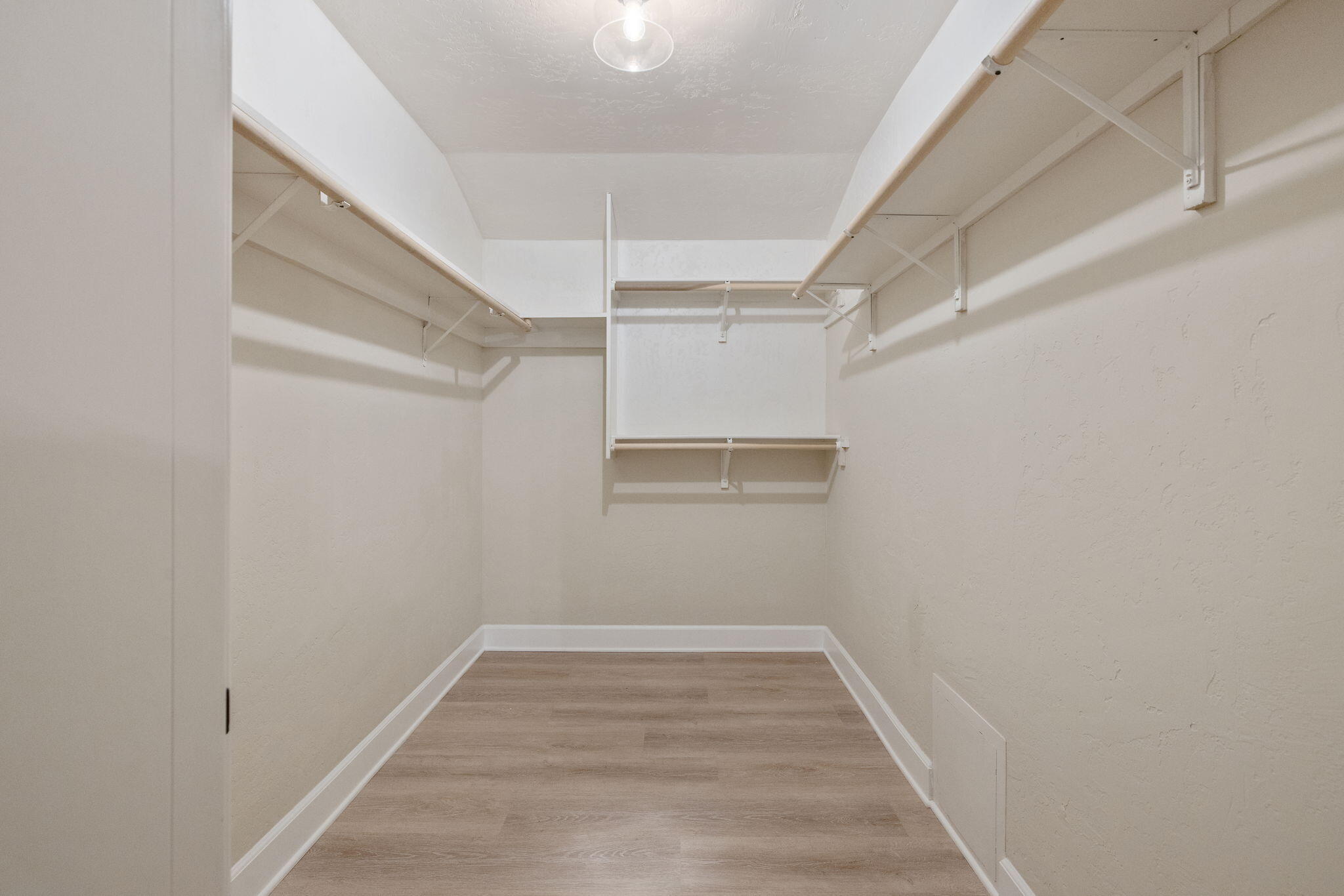 2212 W Sunset Dr, Visalia, CA 93291