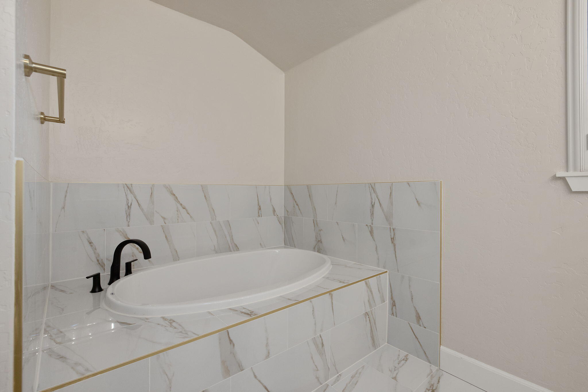 2212 W Sunset Dr, Visalia, CA 93291