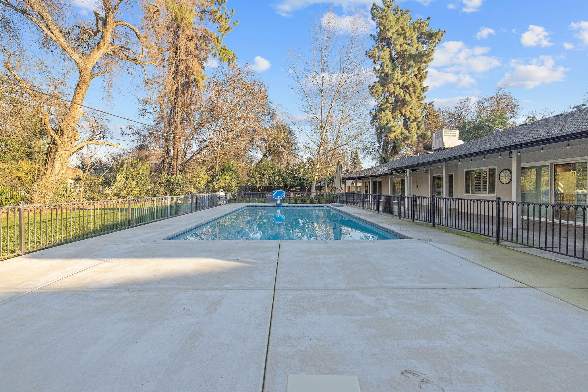 2212 W Sunset Dr, Visalia, CA 93291