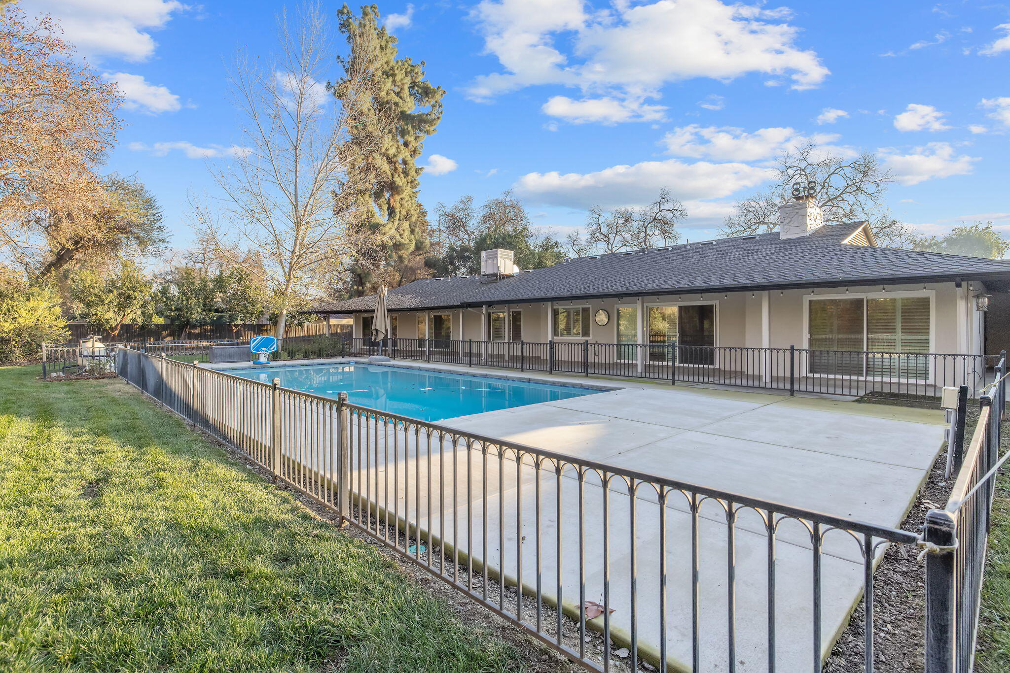 2212 W Sunset Dr, Visalia, CA 93291