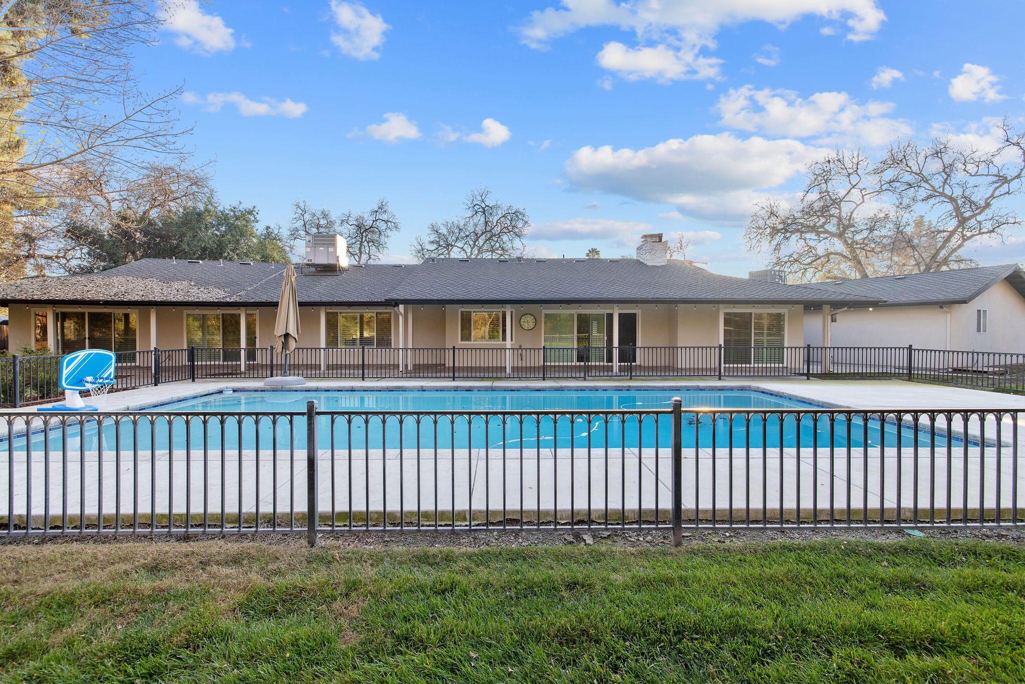 2212 W Sunset Dr, Visalia, CA 93291