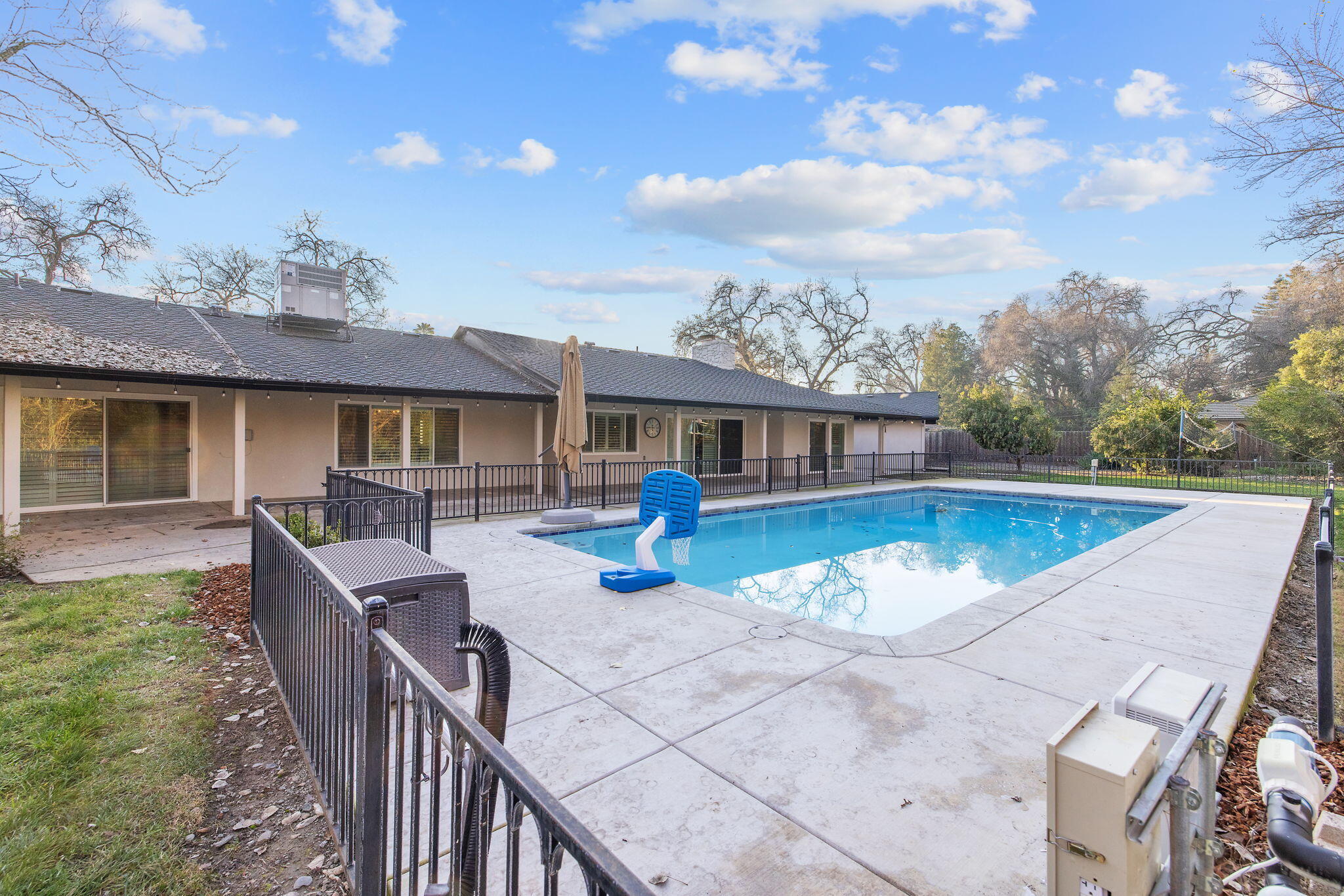 2212 W Sunset Dr, Visalia, CA 93291