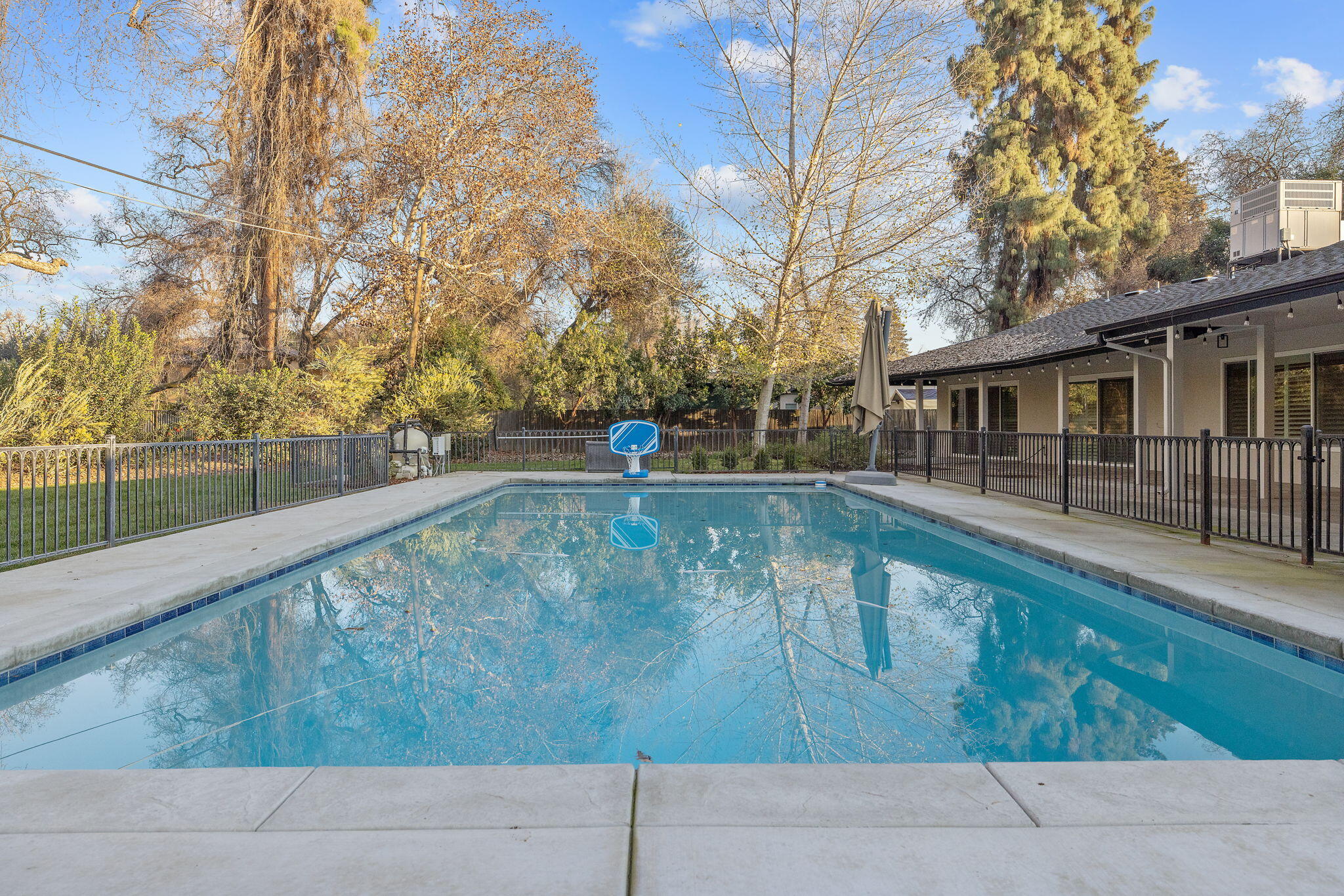 2212 W Sunset Dr, Visalia, CA 93291