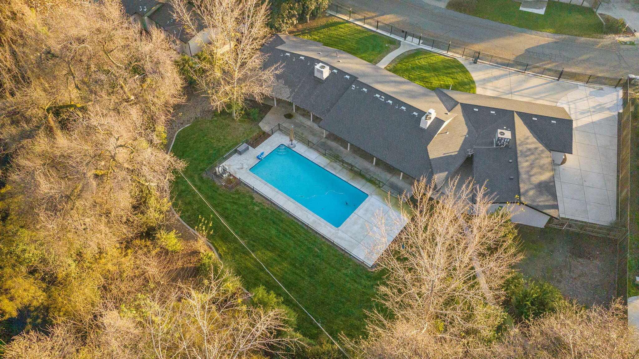 2212 W Sunset Dr, Visalia, CA 93291