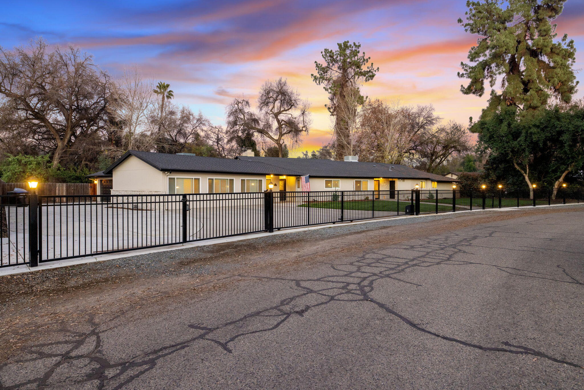 2212 W Sunset Dr, Visalia, CA 93291