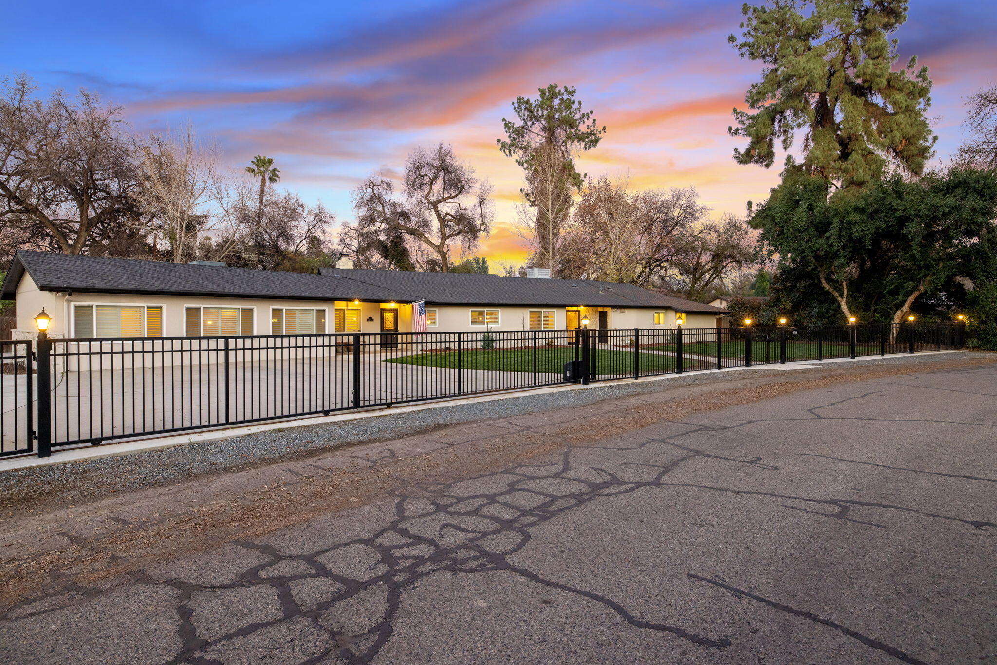 2212 W Sunset Dr, Visalia, CA 93291