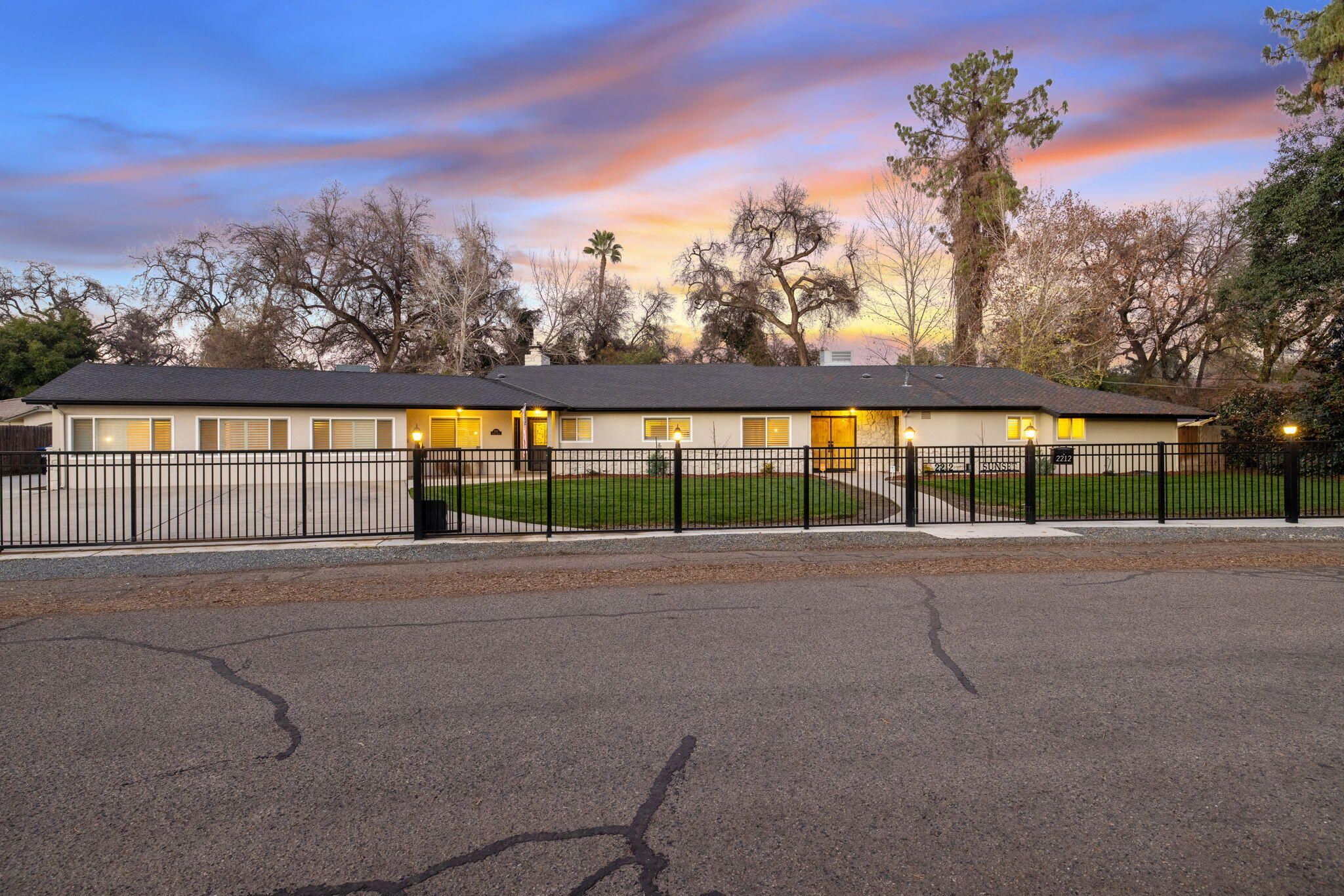 2212 W Sunset Dr, Visalia, CA 93291