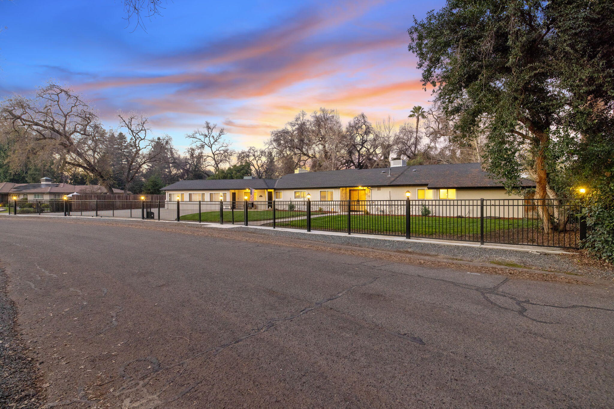 2212 W Sunset Dr, Visalia, CA 93291