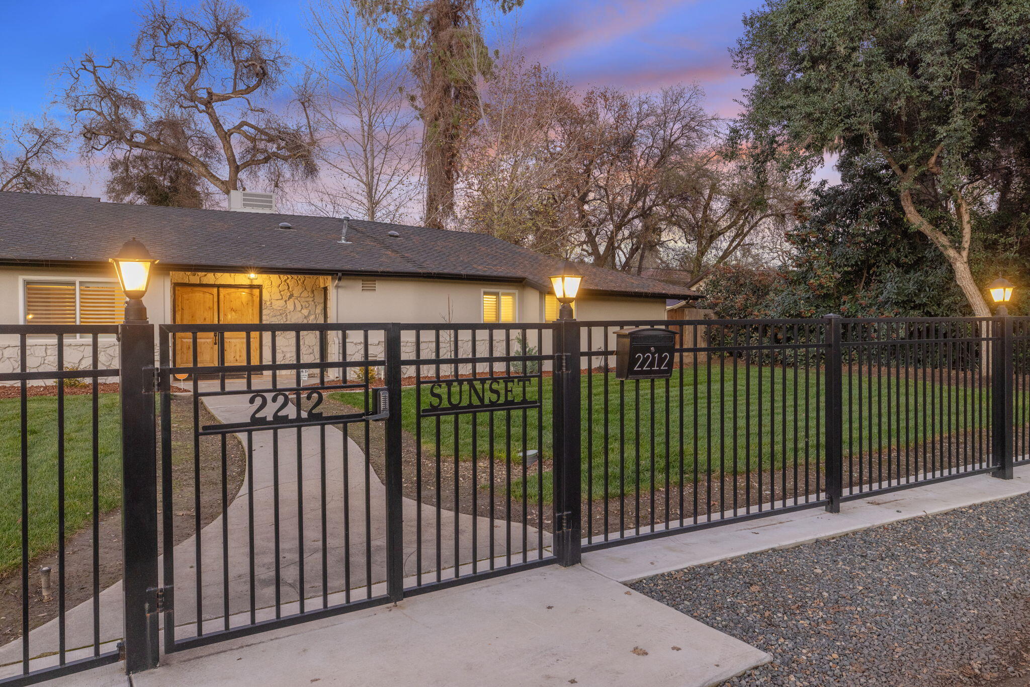 2212 W Sunset Dr, Visalia, CA 93291