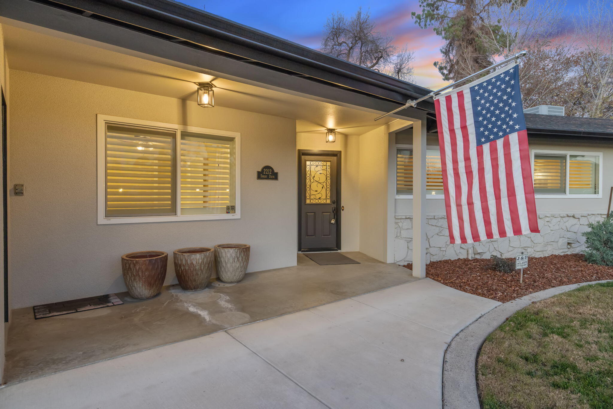 2212 W Sunset Dr, Visalia, CA 93291