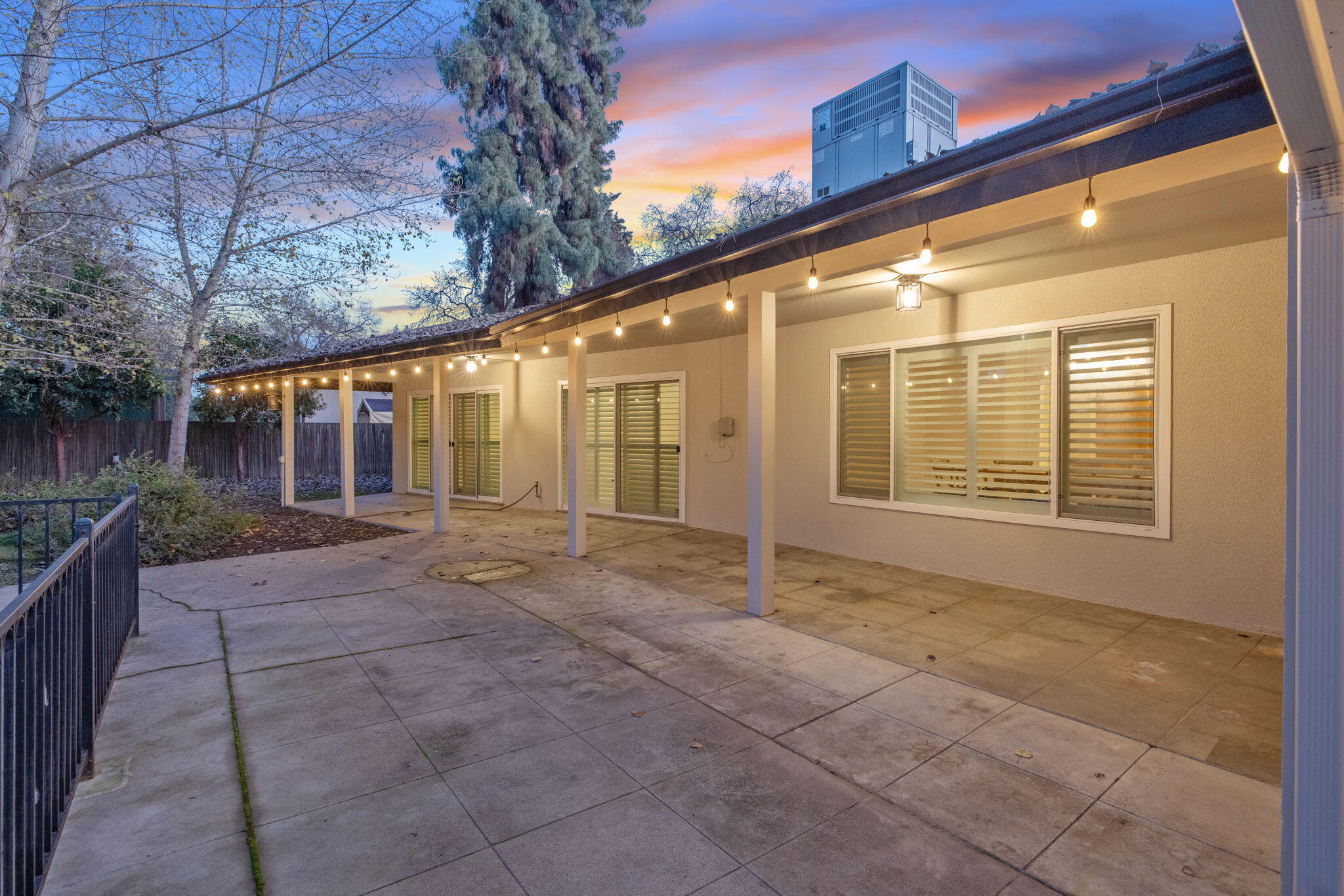 2212 W Sunset Dr, Visalia, CA 93291