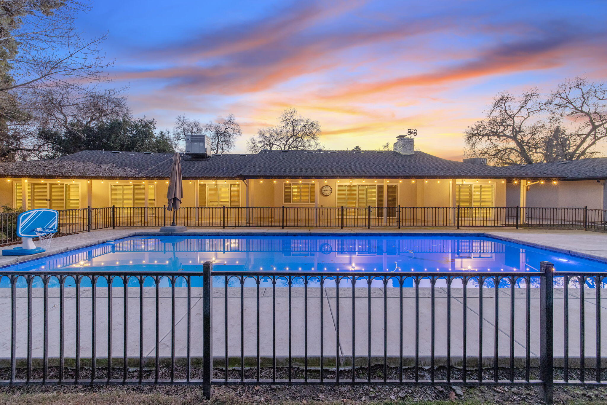 2212 W Sunset Dr, Visalia, CA 93291