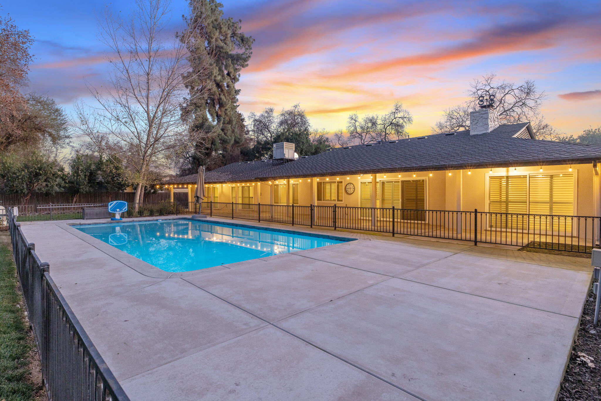 2212 W Sunset Dr, Visalia, CA 93291