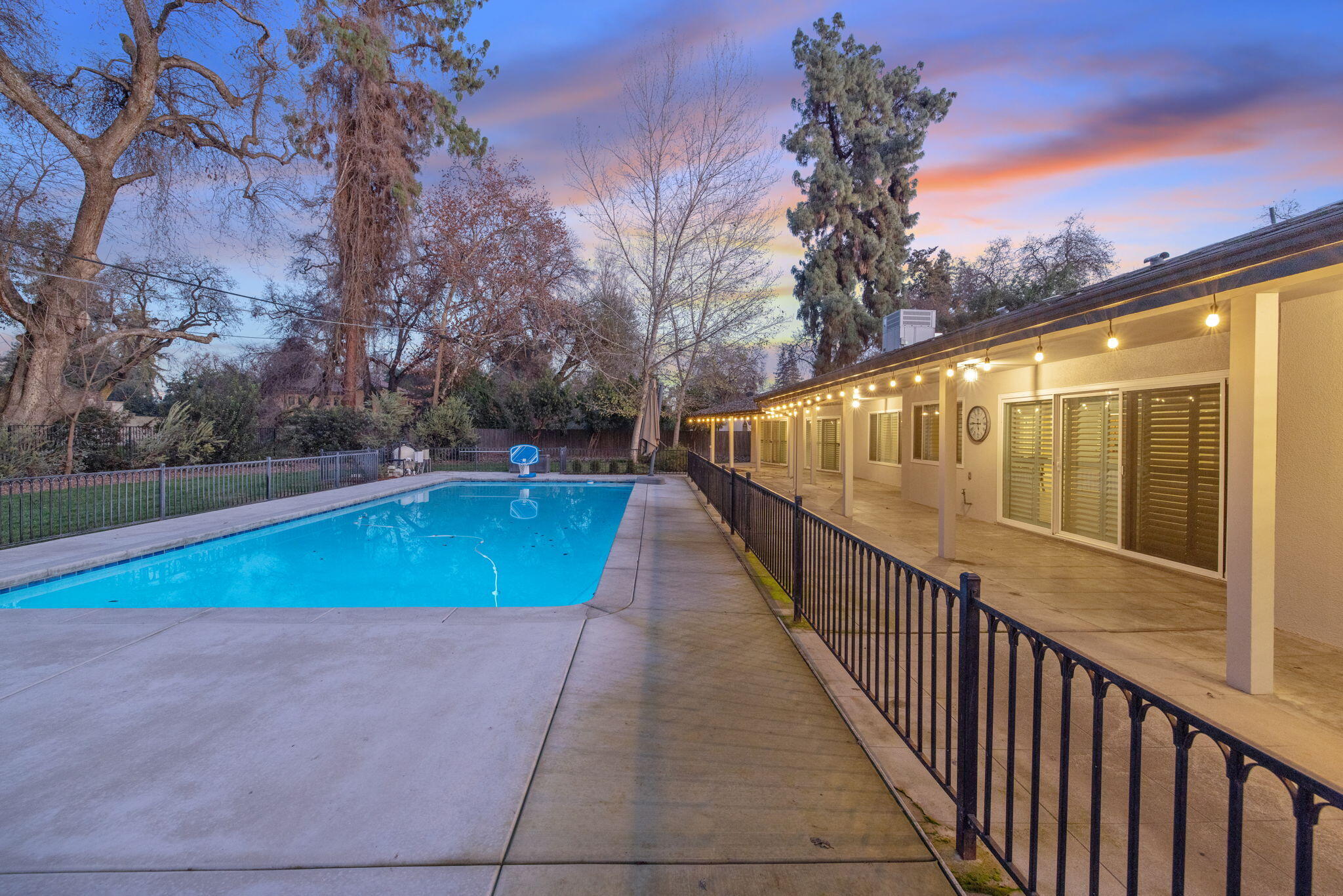 2212 W Sunset Dr, Visalia, CA 93291