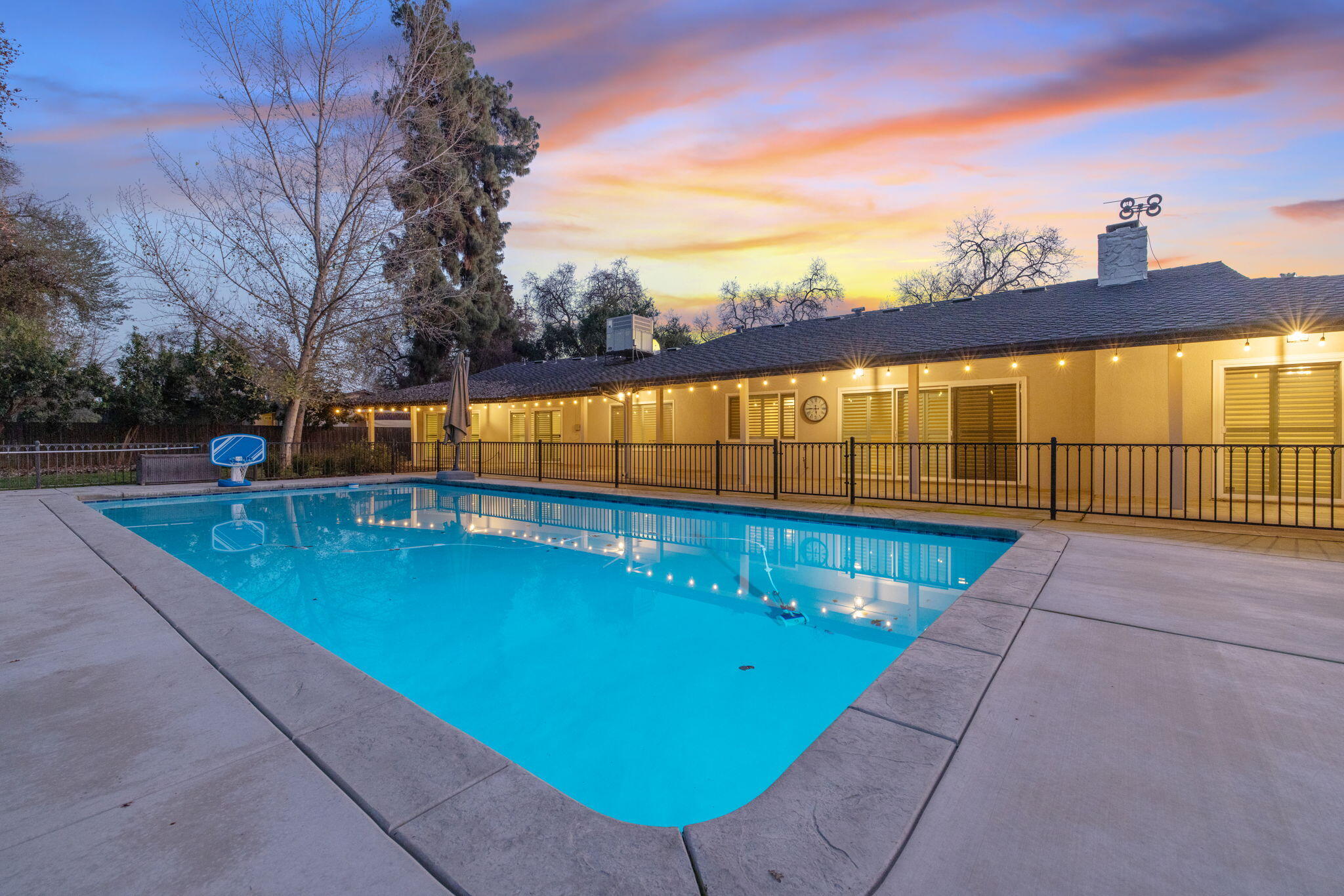 2212 W Sunset Dr, Visalia, CA 93291