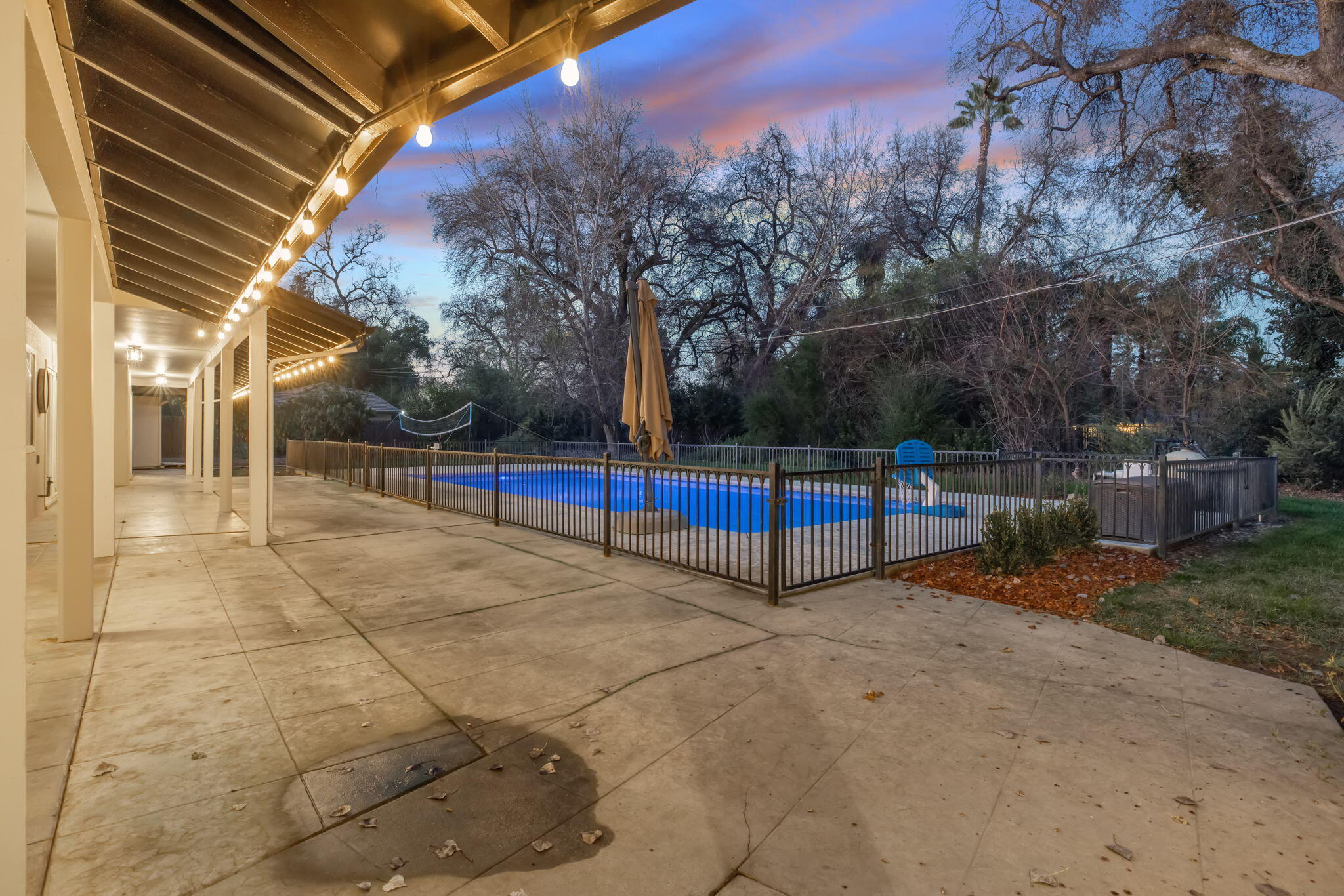 2212 W Sunset Dr, Visalia, CA 93291