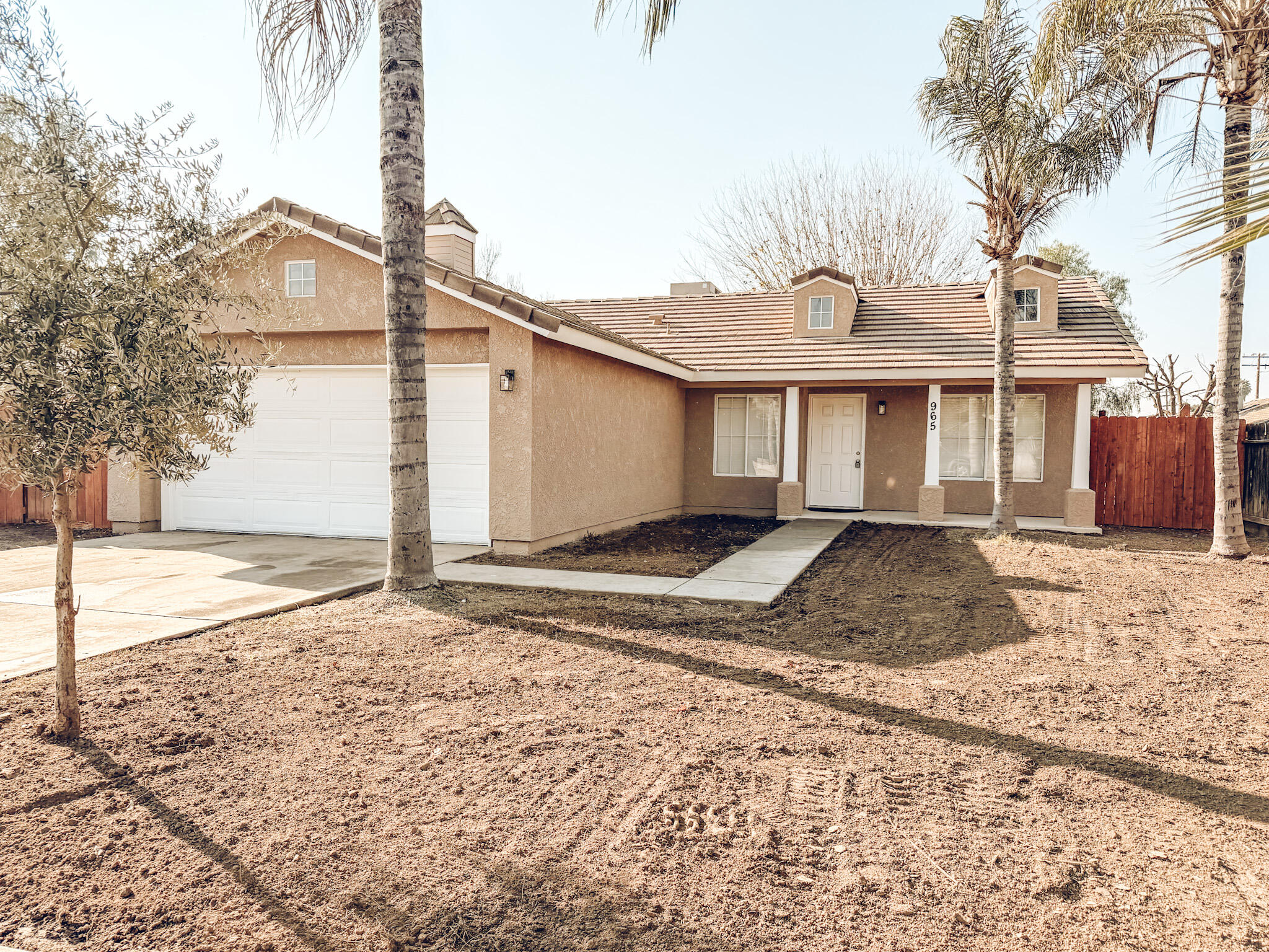 965 N Cottage St, Porterville, CA 93257