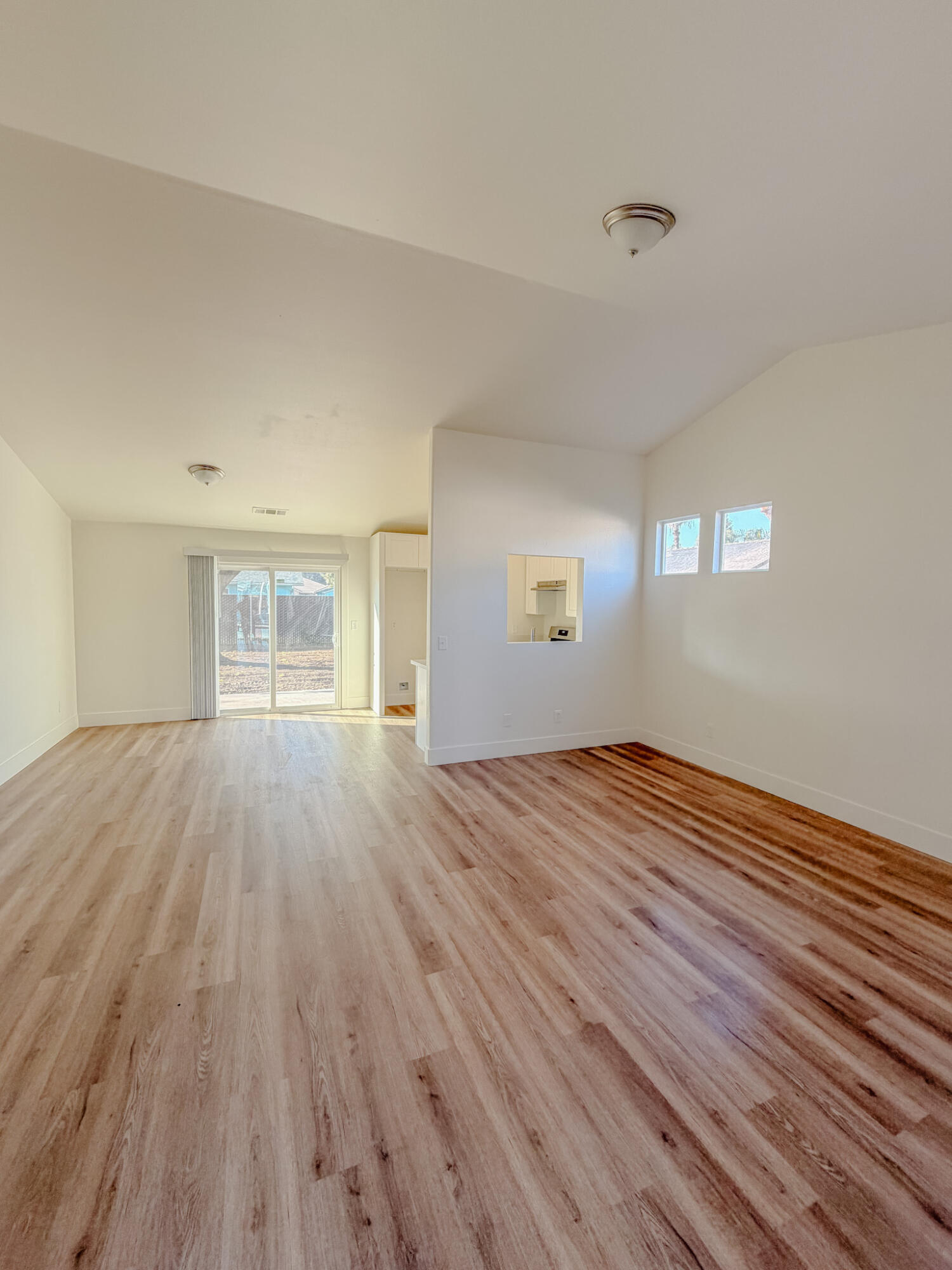 965 N Cottage St, Porterville, CA 93257